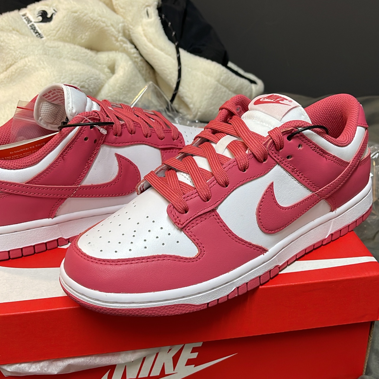 (W) Nike Dunk Low Archeo Pink 착용 스타일
