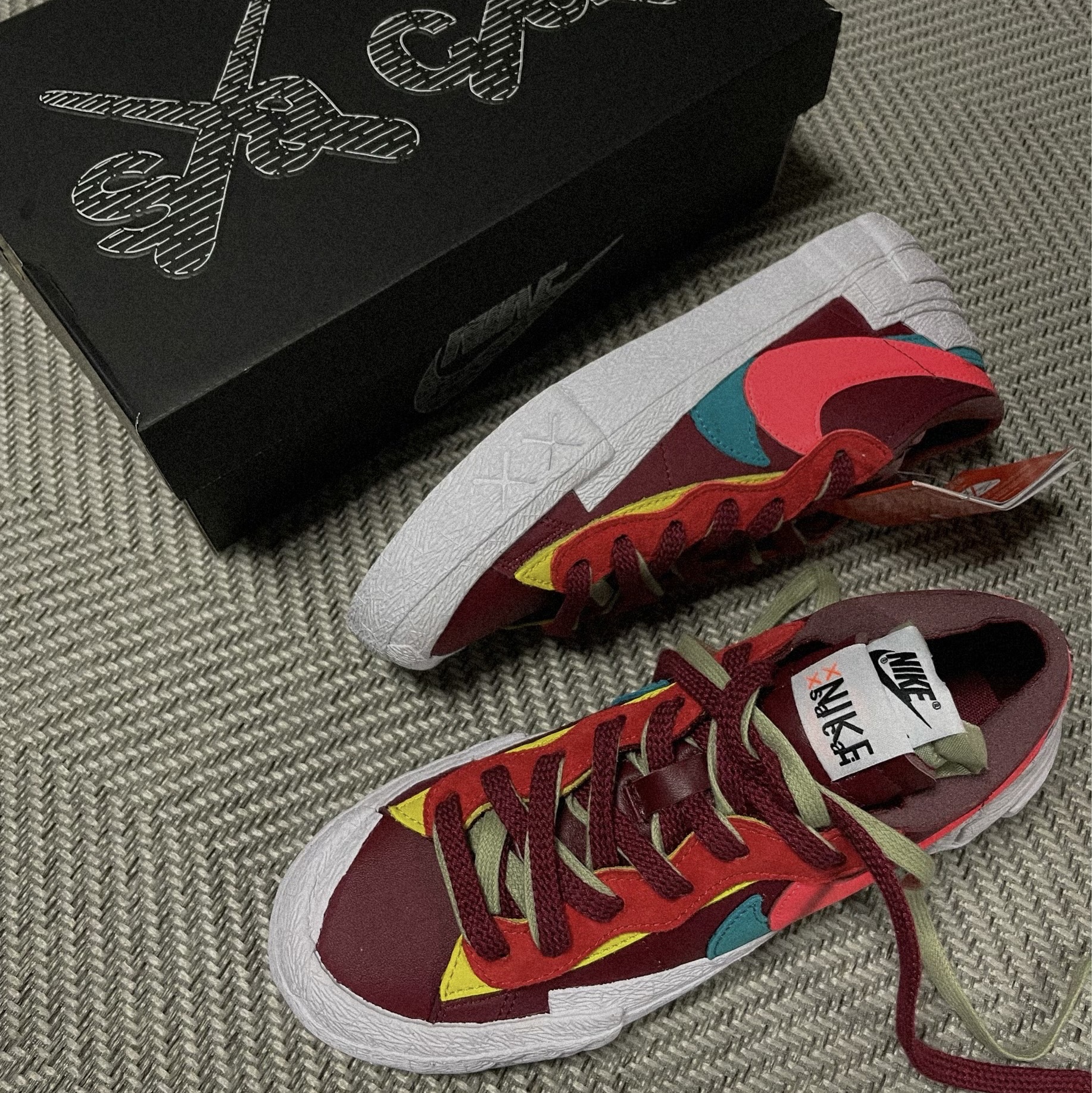Nike x Sacai x Kaws Blazer Low Team Red 착용 스타일 - 2