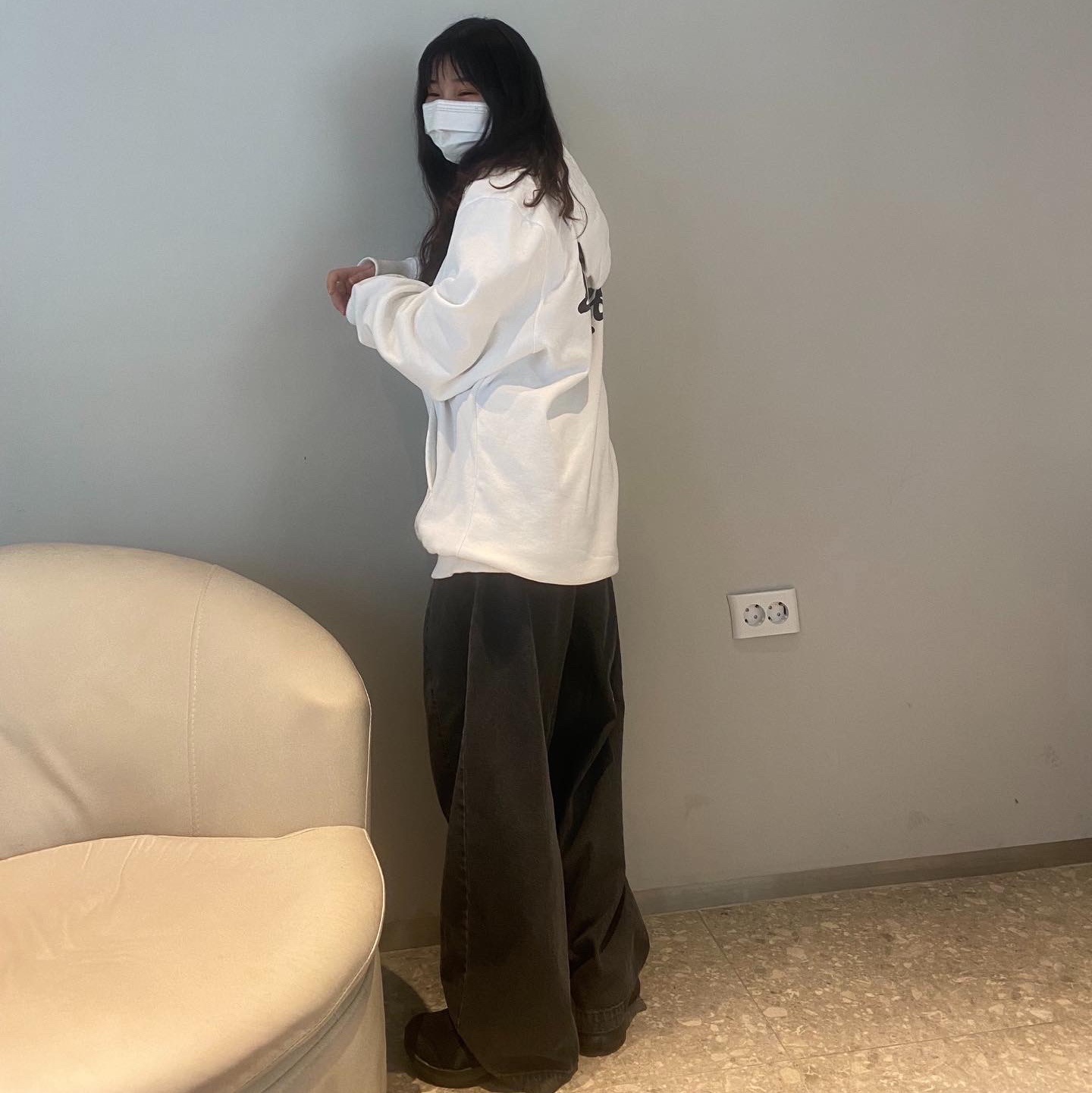 Stussy Basic Stussy Hoodie White 2021, Stussy Basic Stussy Hoodie White 2022 착용 스타일 - 2