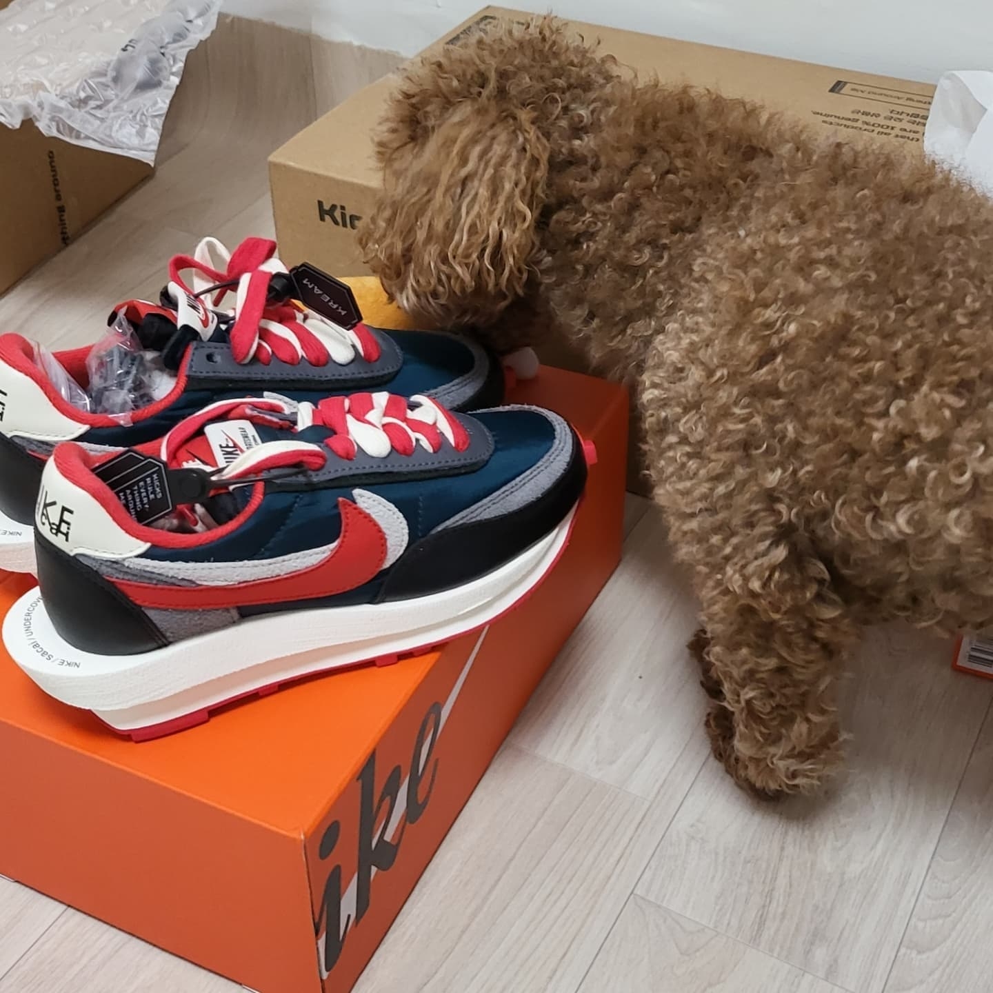 Nike x Sacai x Undercover LDWaffle Night Maroon Team Royal, Nike x Sacai x Undercover LDWaffle Midnight Spruce University Red 착용 스타일 - 2