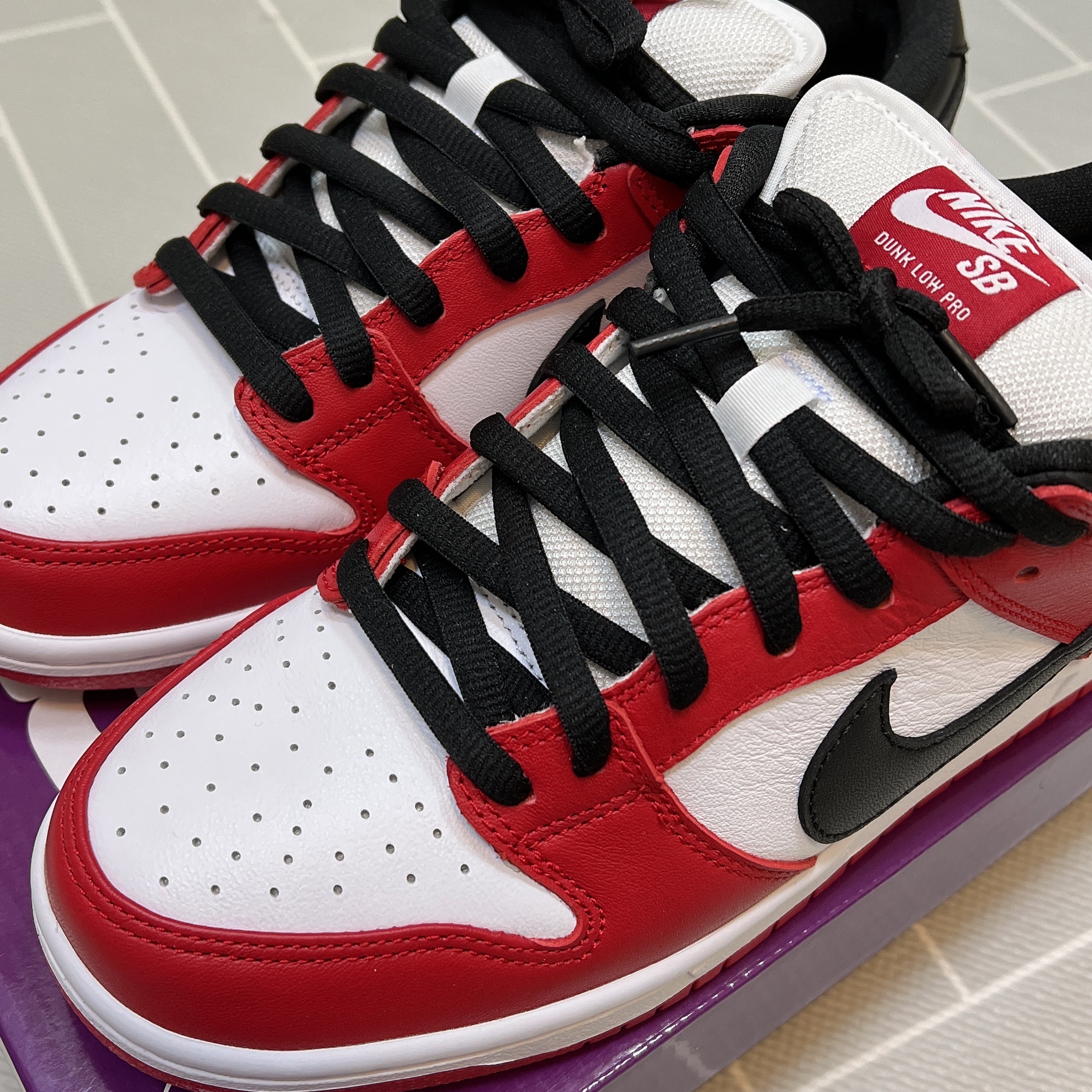Nike SB Dunk Low Pro Chicago 착용 스타일 - 4