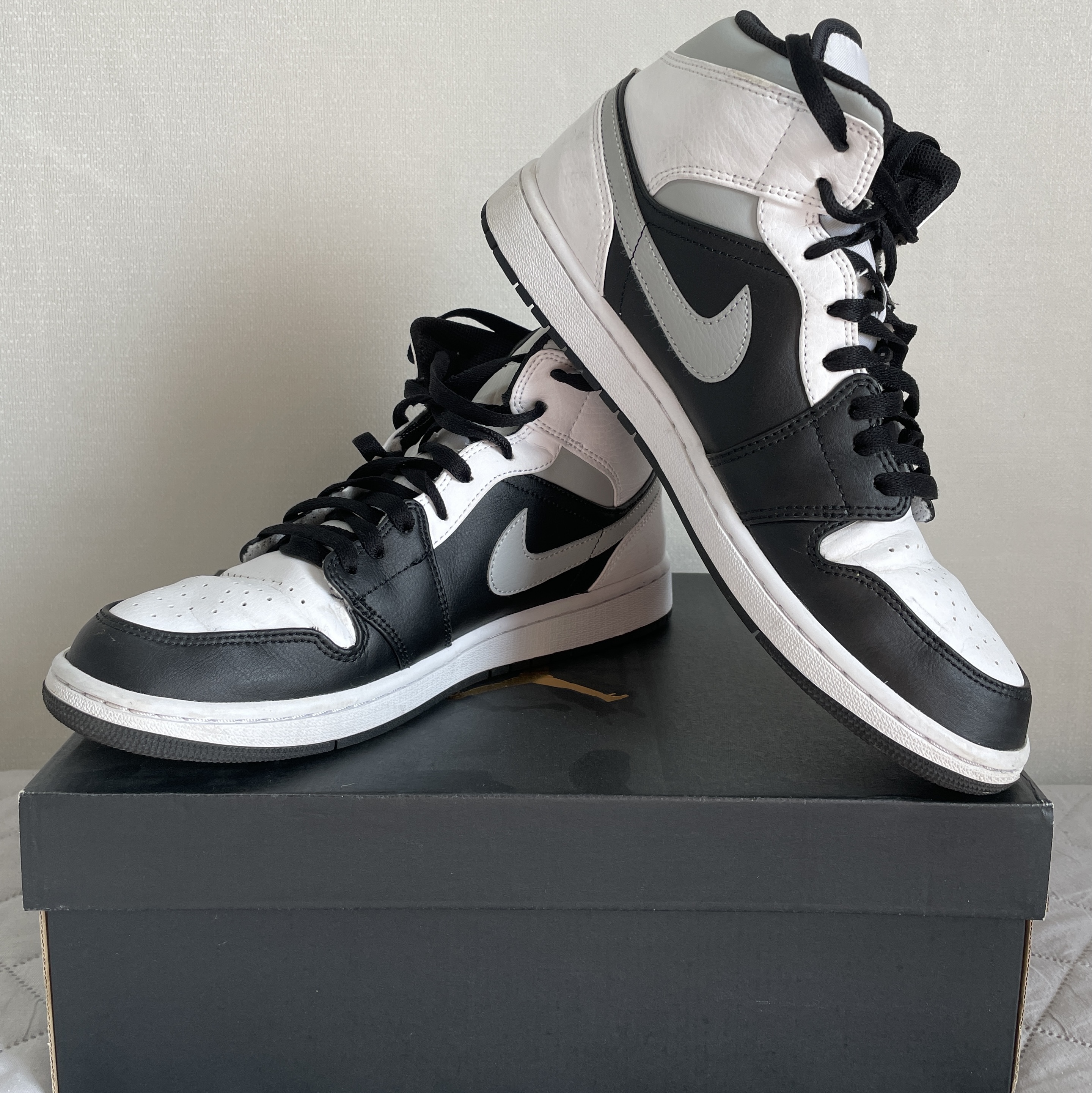 Jordan 1 Mid White Shadow 착용 스타일