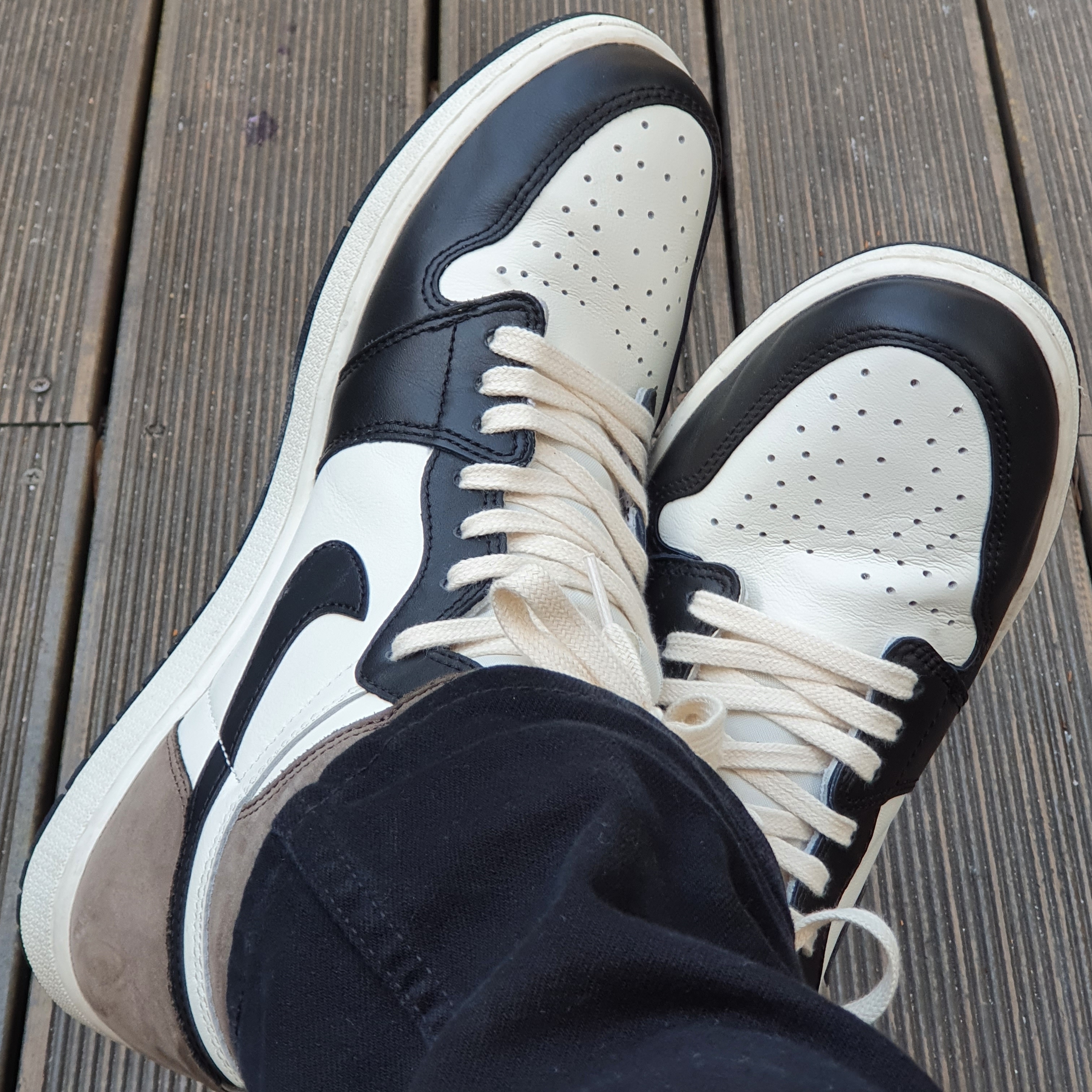 Jordan 1 Retro High OG Black Mocha 착용 스타일