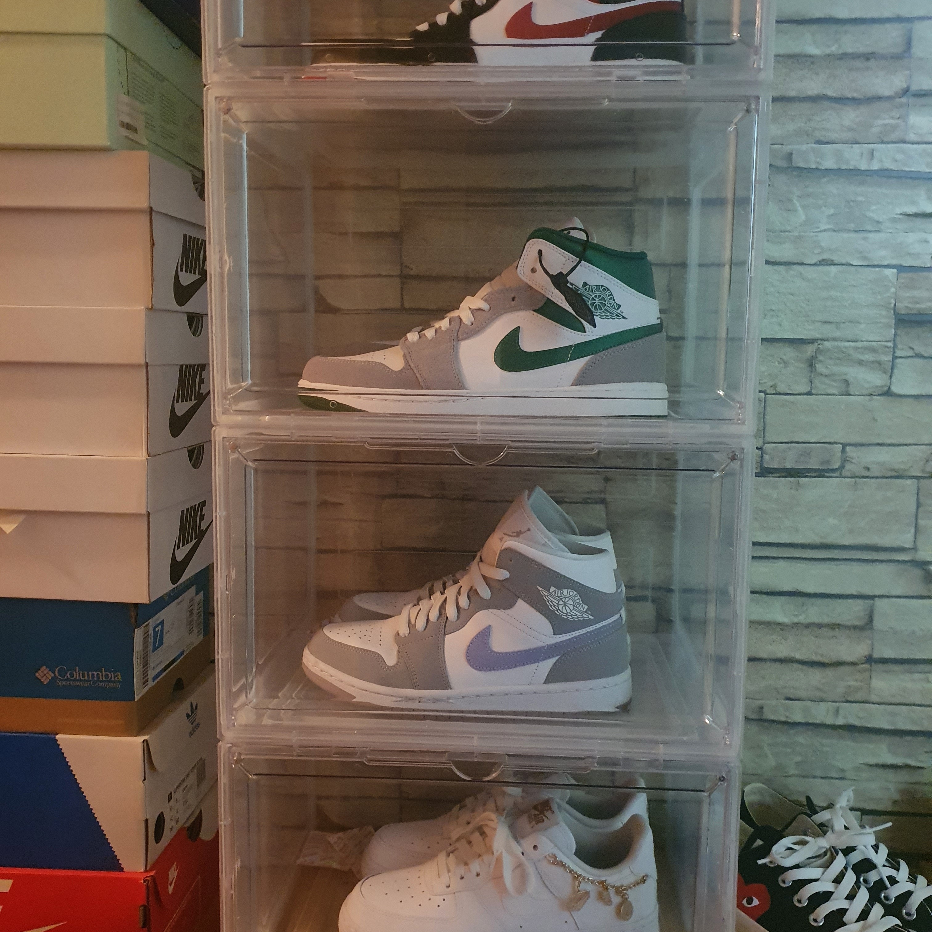 (W) Jordan 1 Mid Wolf Grey, (W) Nike Air Force 1 '07 Low White 착용 스타일 - 2