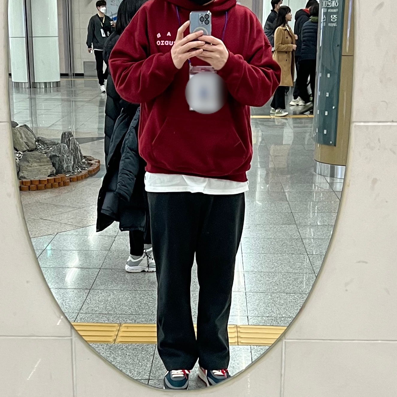 Nike x Sacai x Undercover LDWaffle Night Maroon Team Royal, IAB Studio Hoodie Raspberry 착용 스타일