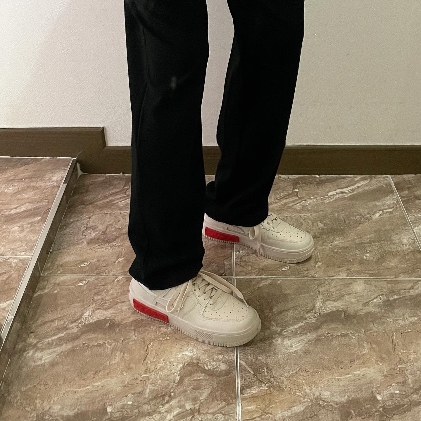 (W) Nike Air Force 1 Fontanka Pearl White 착용 스타일 - 1