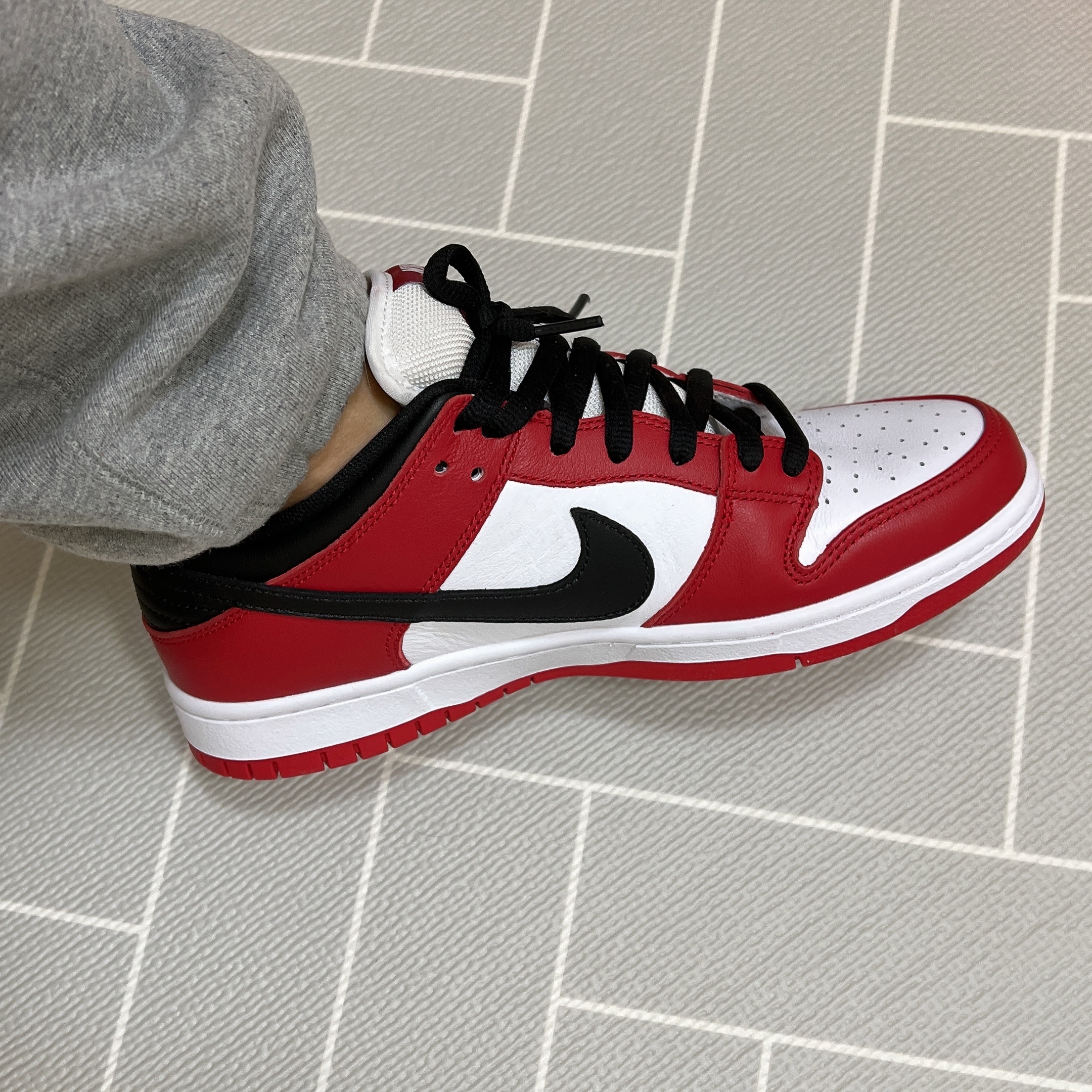 Nike SB Dunk Low Pro Chicago 착용 스타일 - 3