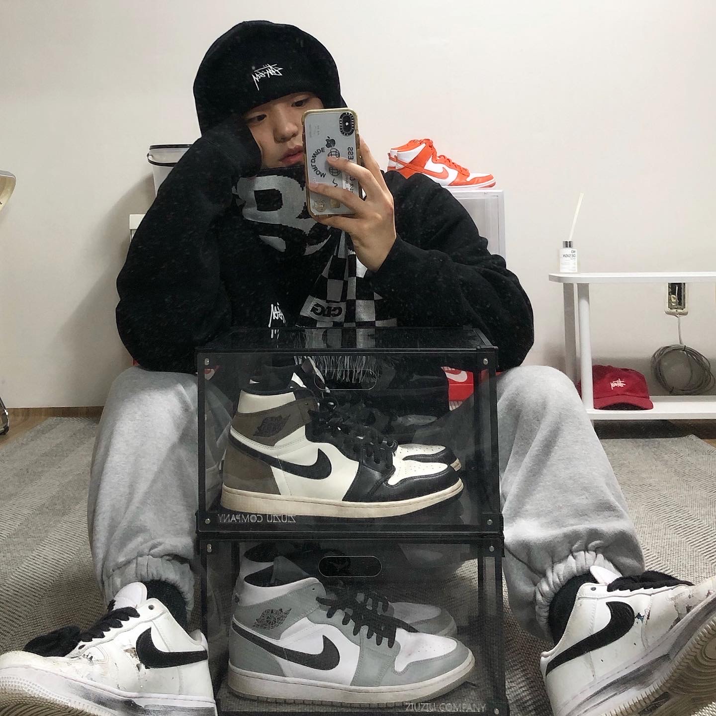 Nike x Peaceminusone Air Force 1 Low Para-Noise 2.0, Jordan 1 Retro High OG Black Mocha 착용 스타일