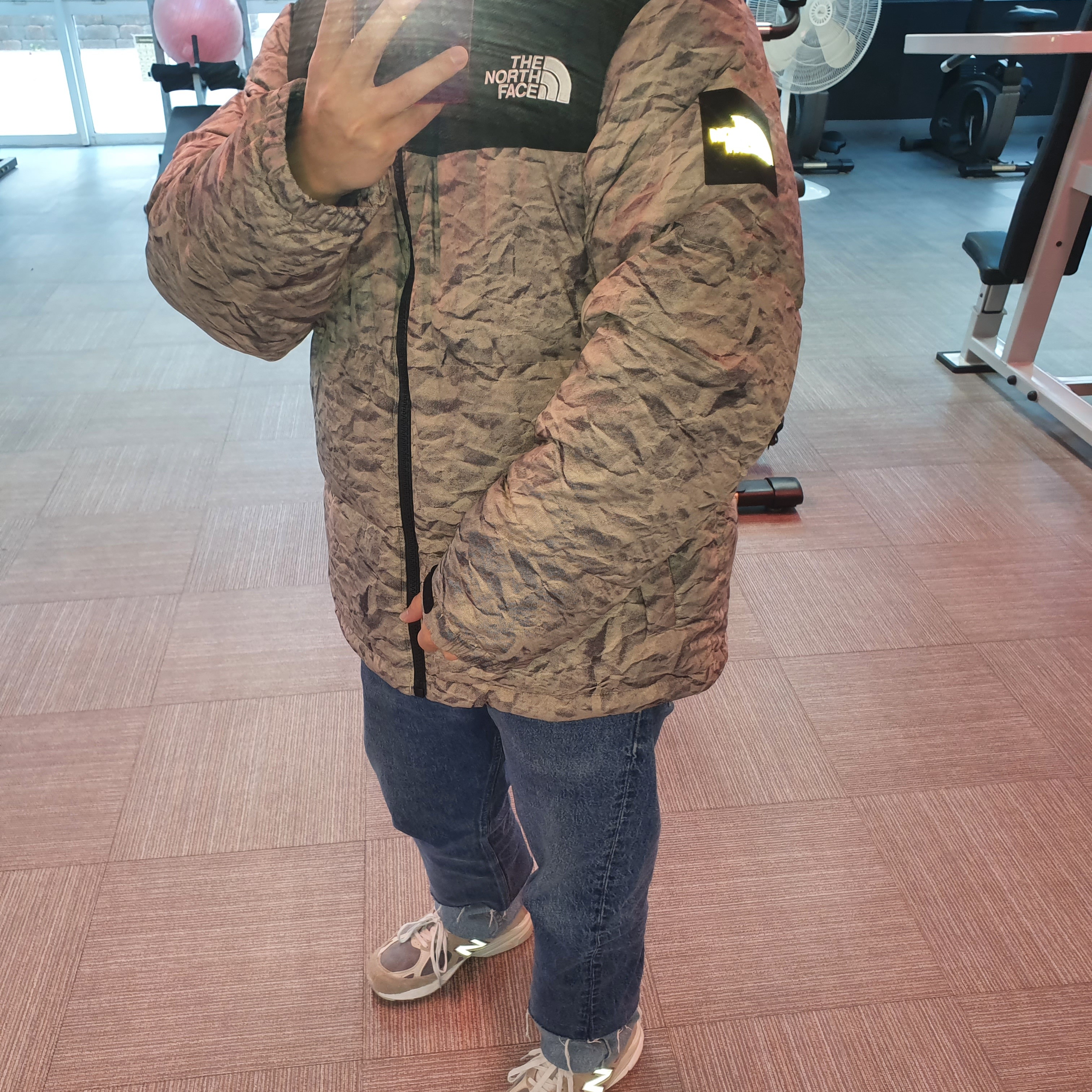 The North Face White Label Novelty Nuptse Down Jacket Beige, New Balance x Levi's 990v3 Grey (Levi's Tag) 착용 스타일