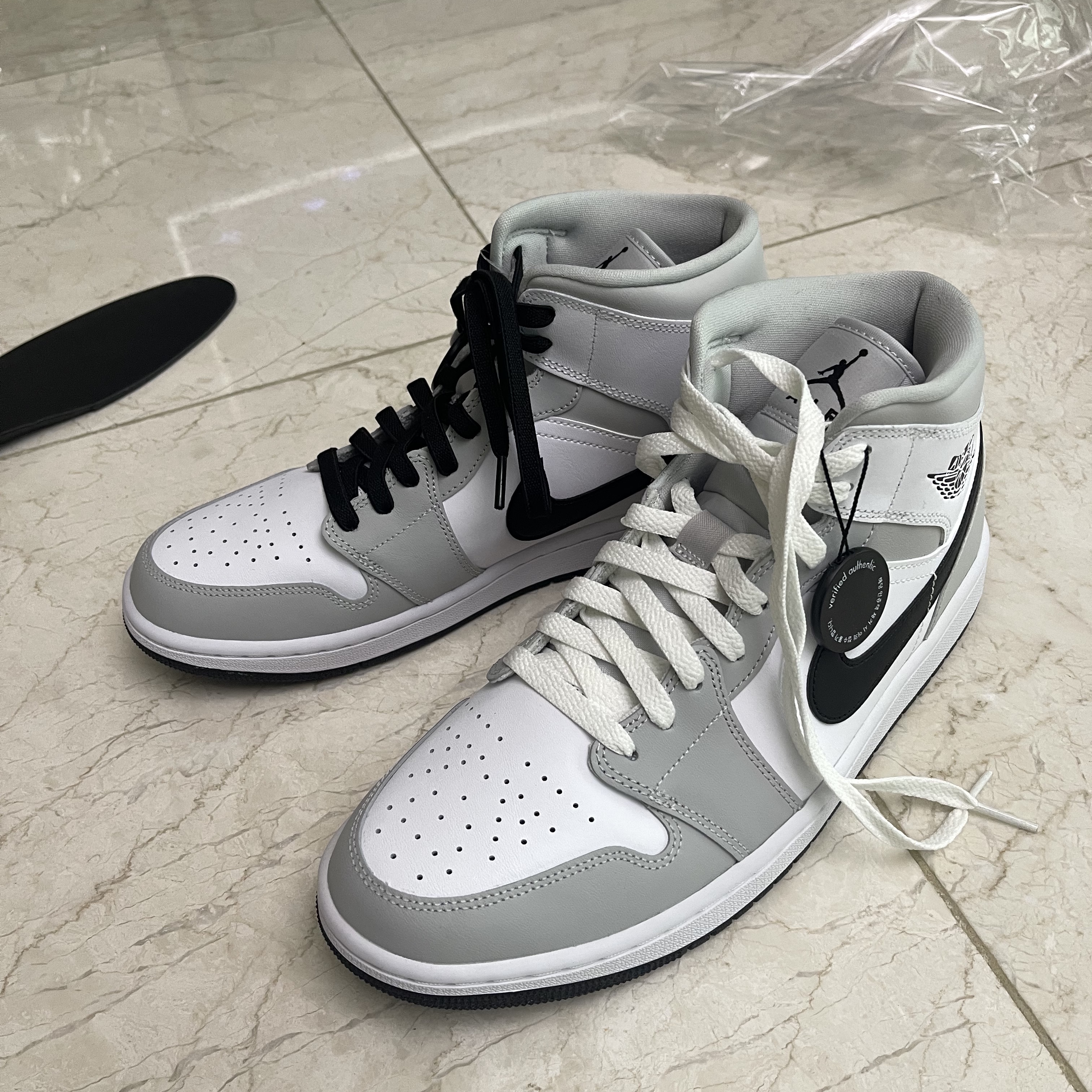 (W) Jordan 1 Mid Grey Fog 착용 스타일 - 1