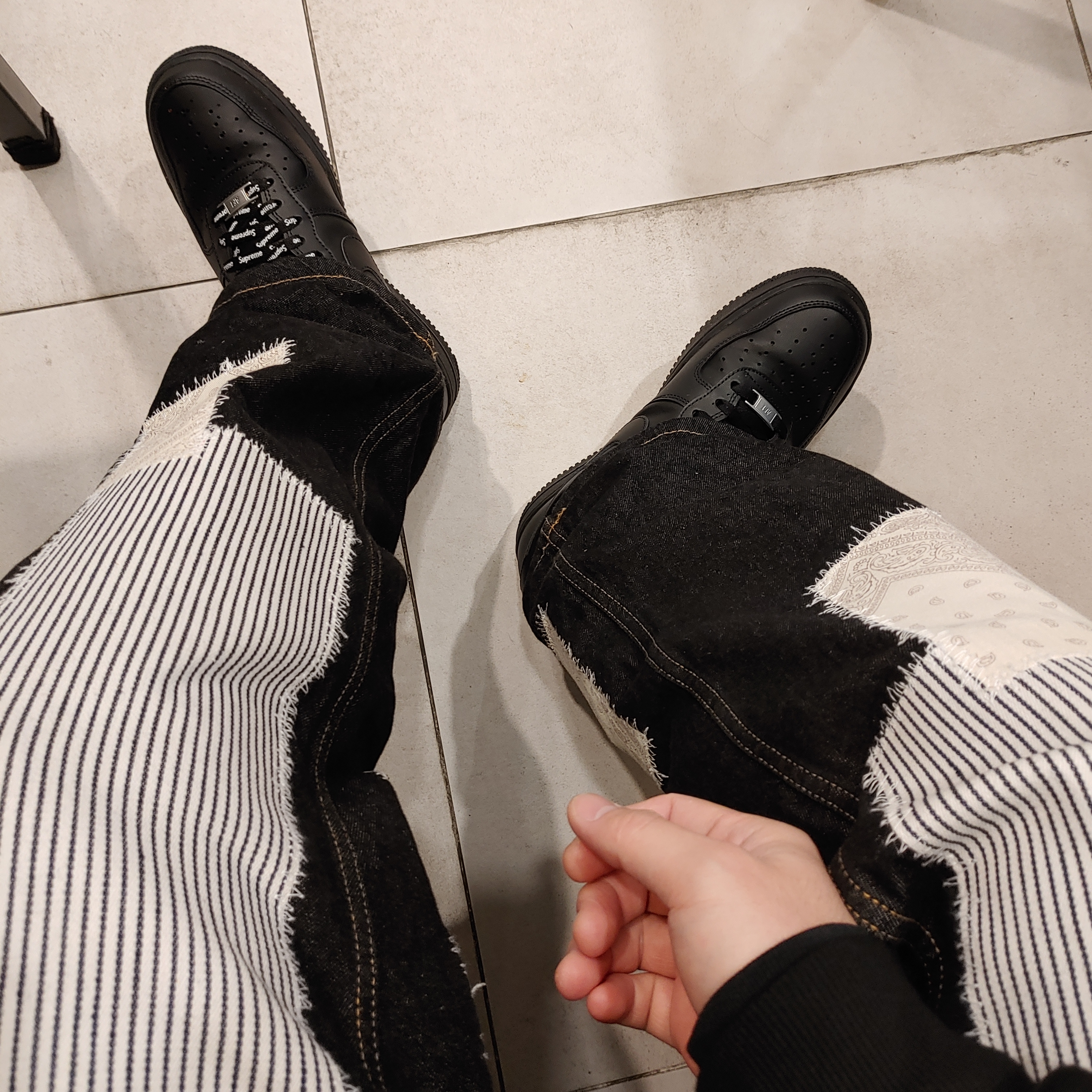 Nike Air Force 1 '07 Low Triple Black, Nike x Supreme Air Force 1 Low Black 착용 스타일