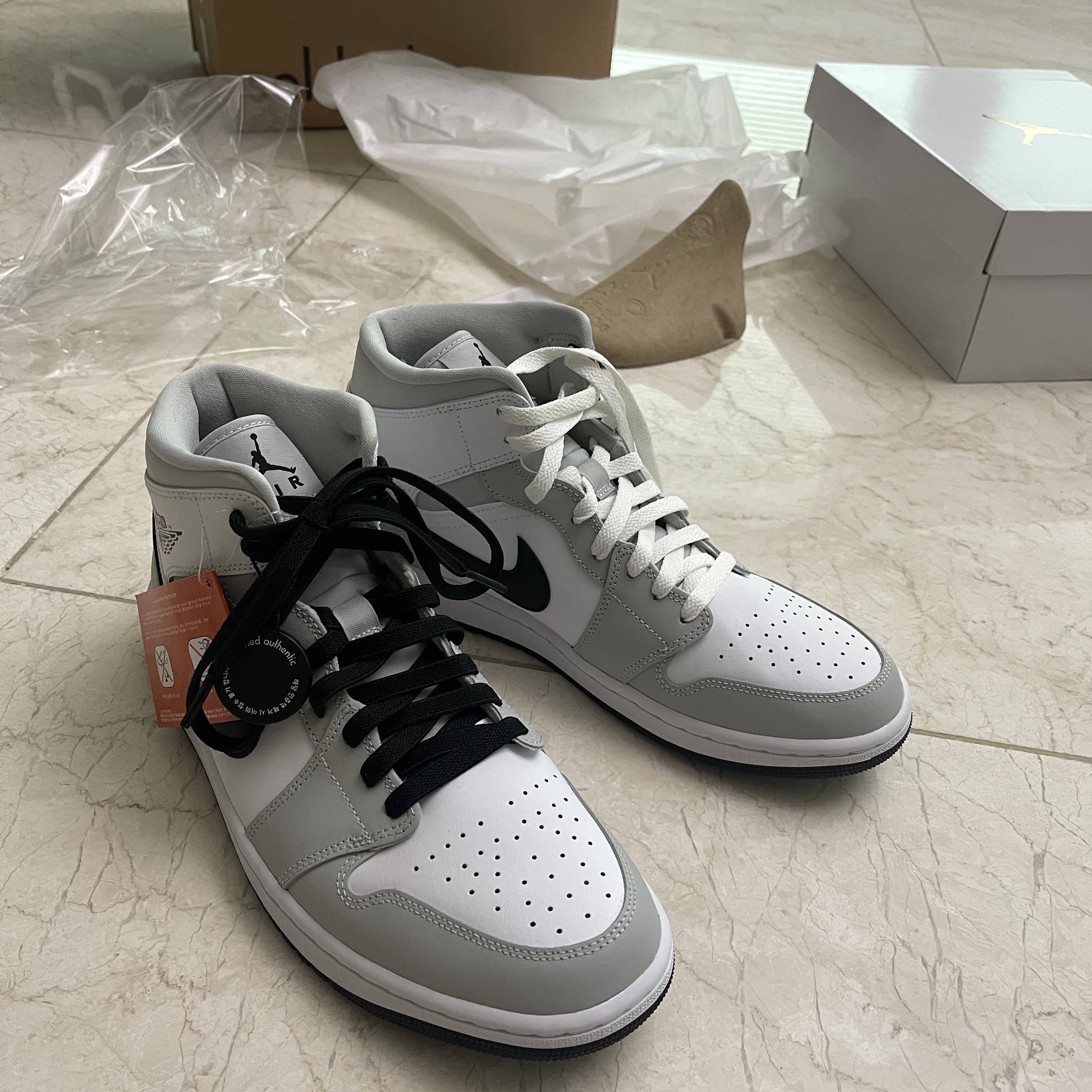 (W) Jordan 1 Mid Grey Fog 착용 스타일 - 2