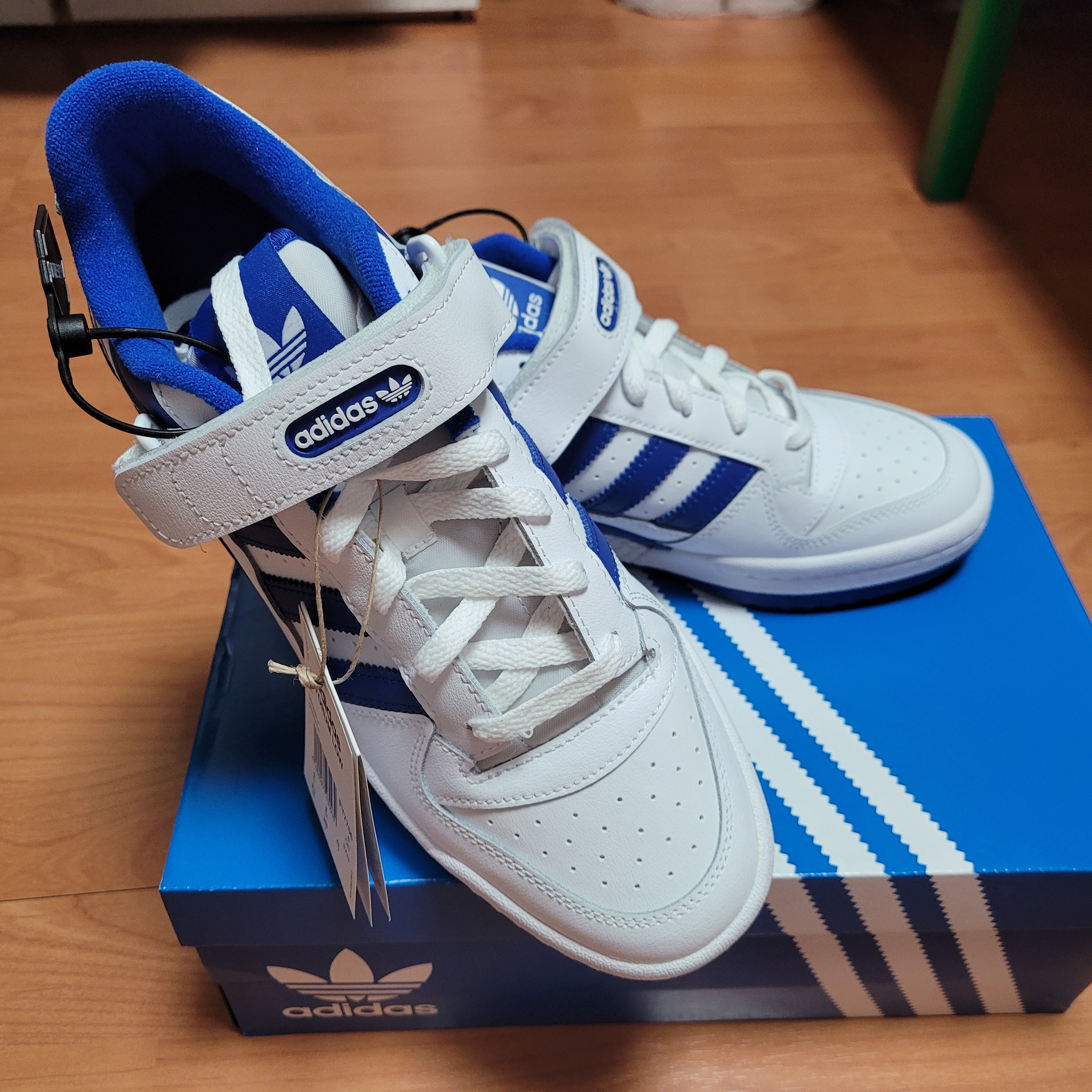 Adidas Forum Low White Royal Blue 착용 스타일 - 3