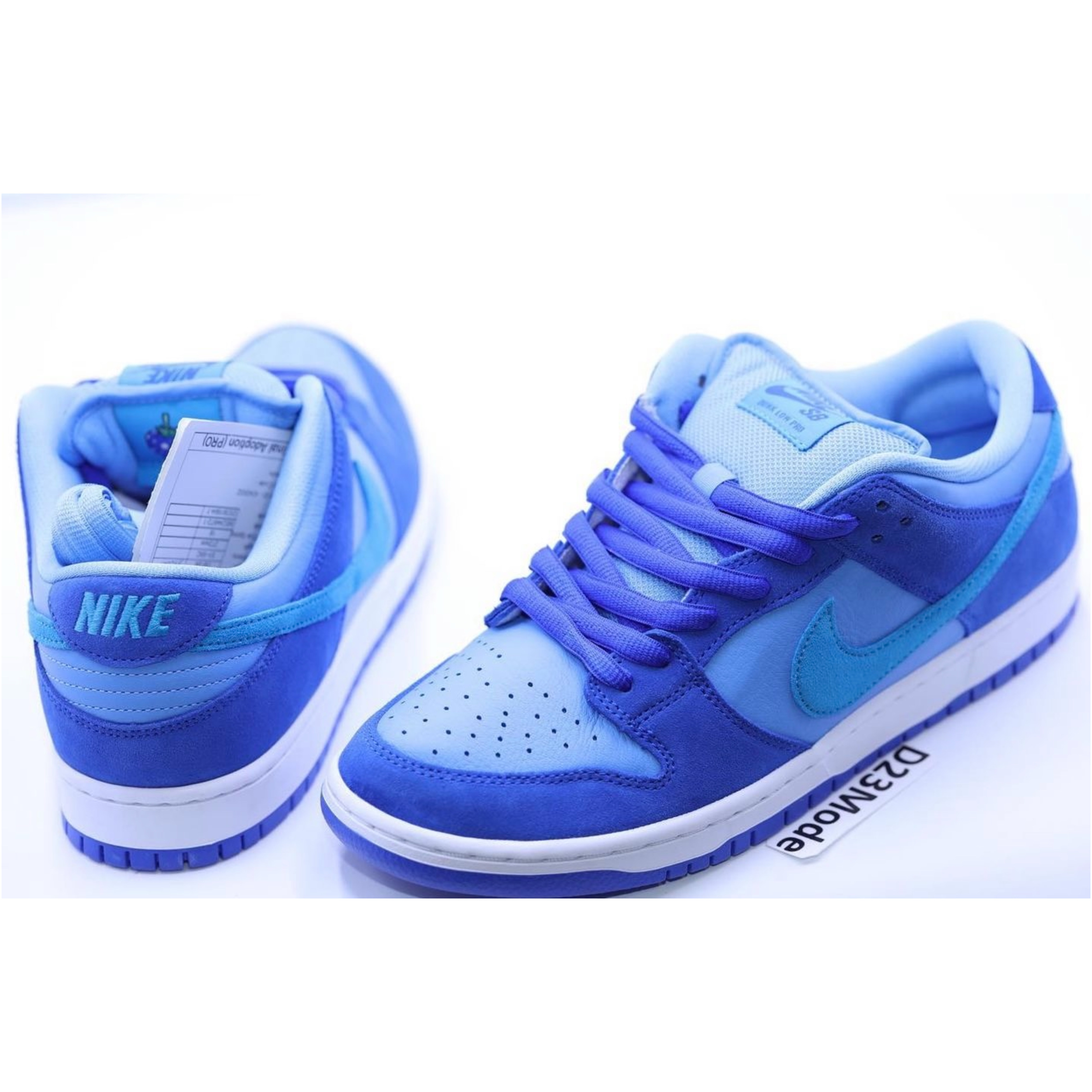 Nike SB Dunk Low Pro Blue Raspberry 착용 스타일 - 2
