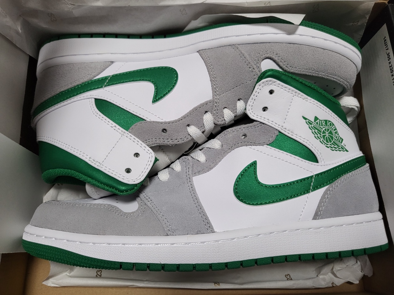 Jordan 1 Mid SE Pine Green Light Smoke Grey 착용 스타일