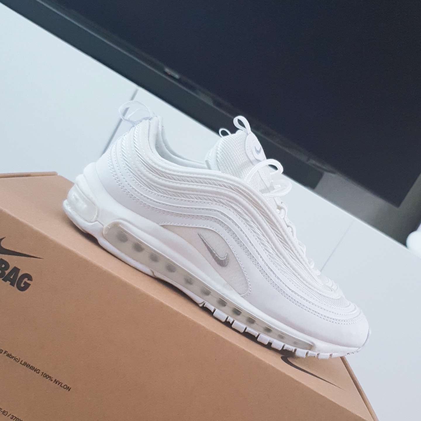 Nike Air Max 97 Triple White Wolf Grey 착용 스타일 - 1