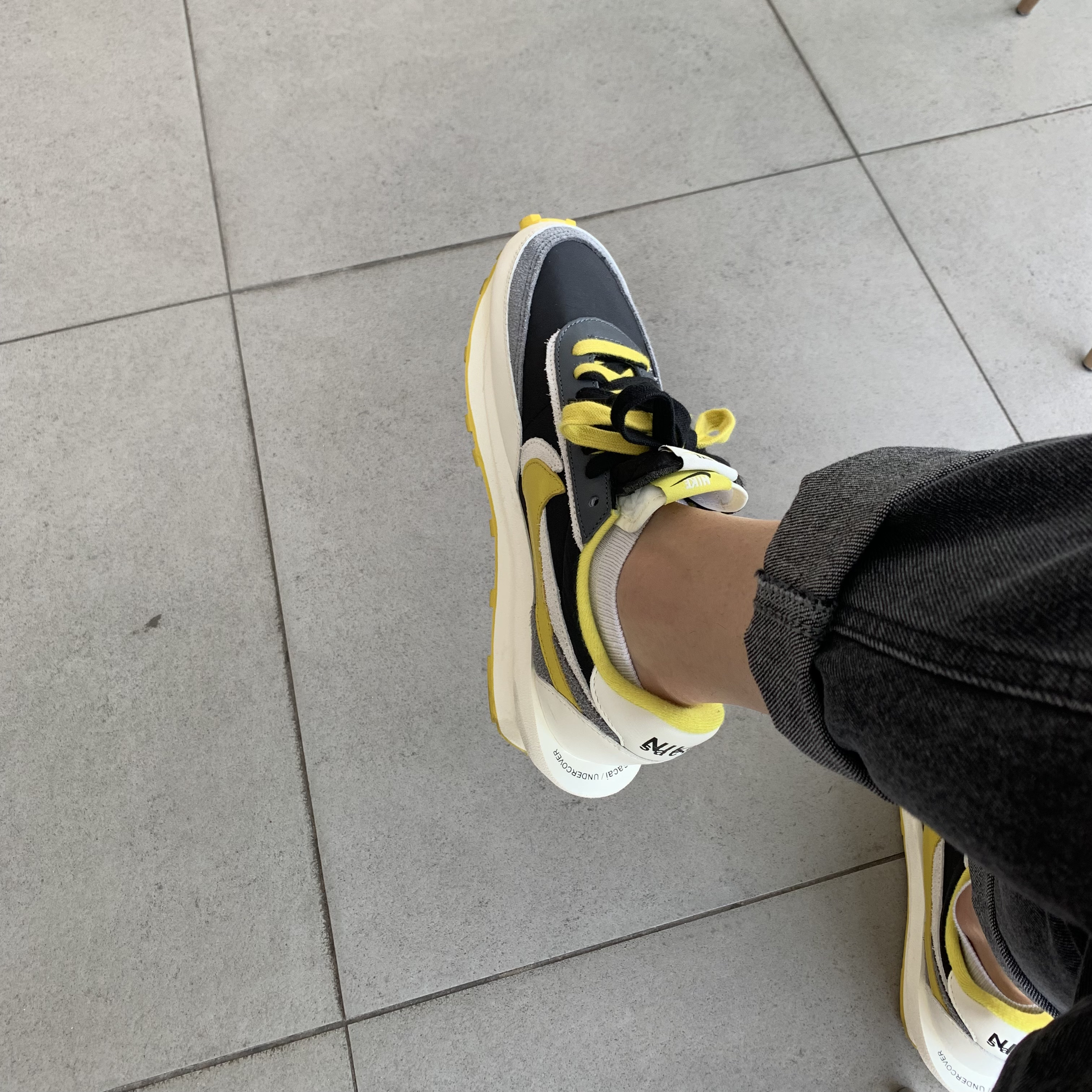 Nike x Sacai x Undercover LDWaffle Black Bright Citron 착용 스타일 - 2