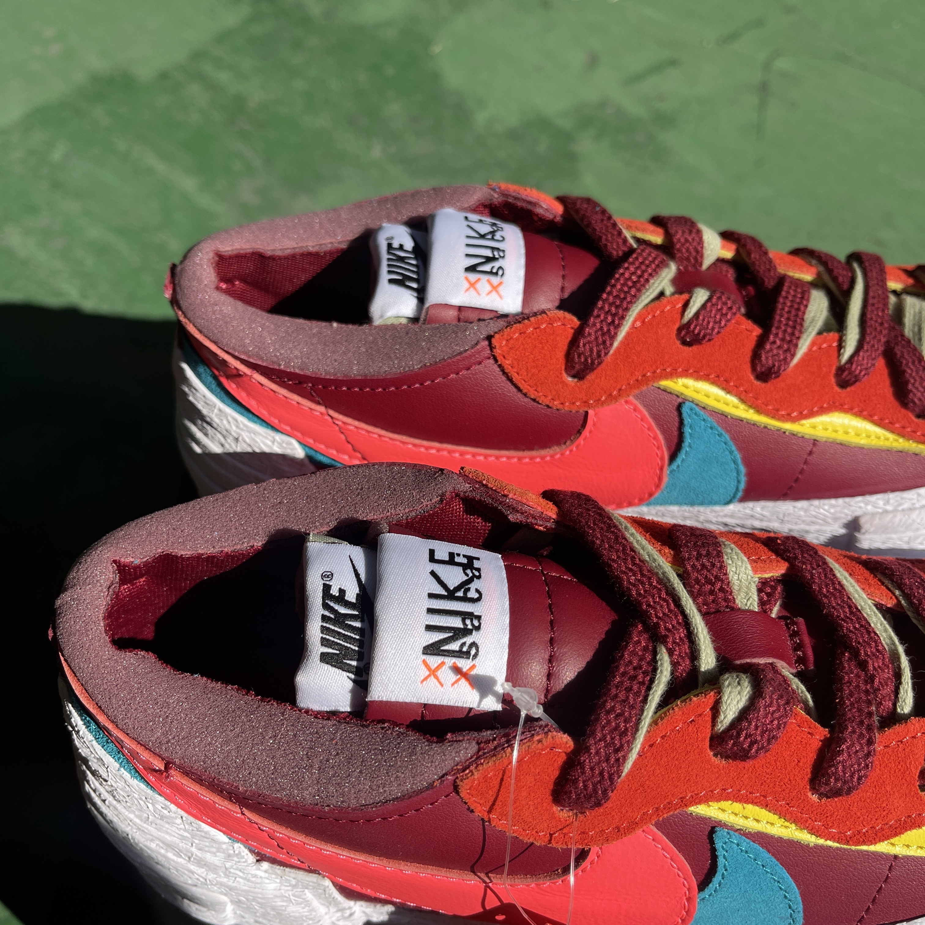 Nike x Sacai x Kaws Blazer Low Team Red 착용 스타일 - 4
