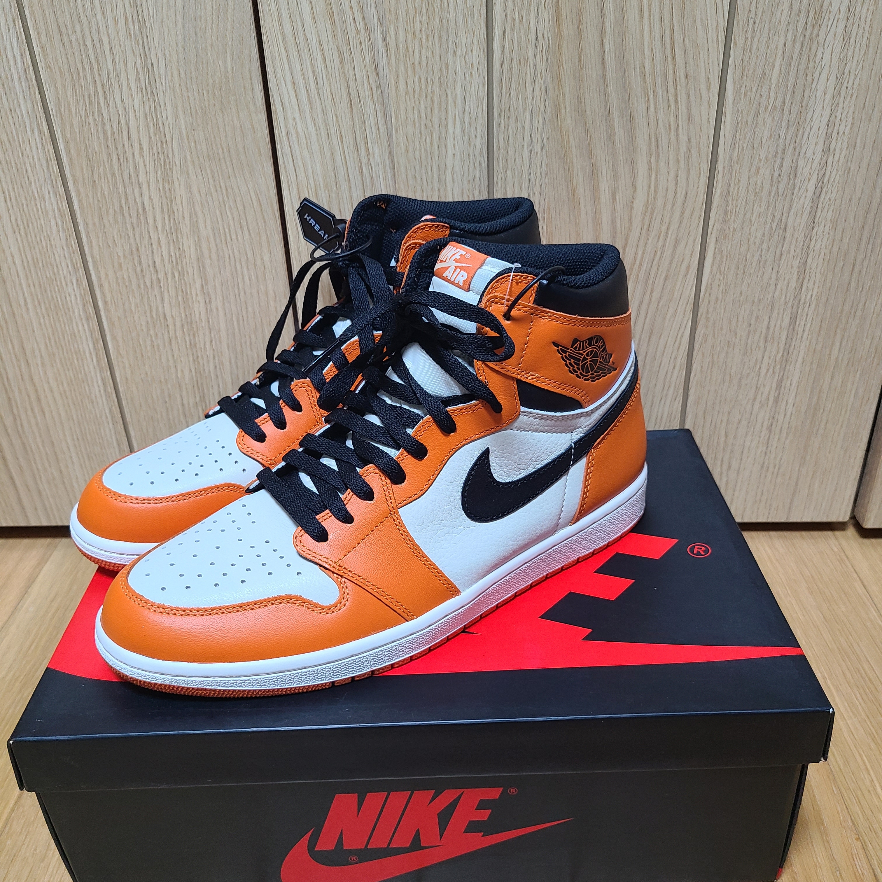Jordan 1 Retro High OG Reverse Shattered Backboard 착용 스타일
