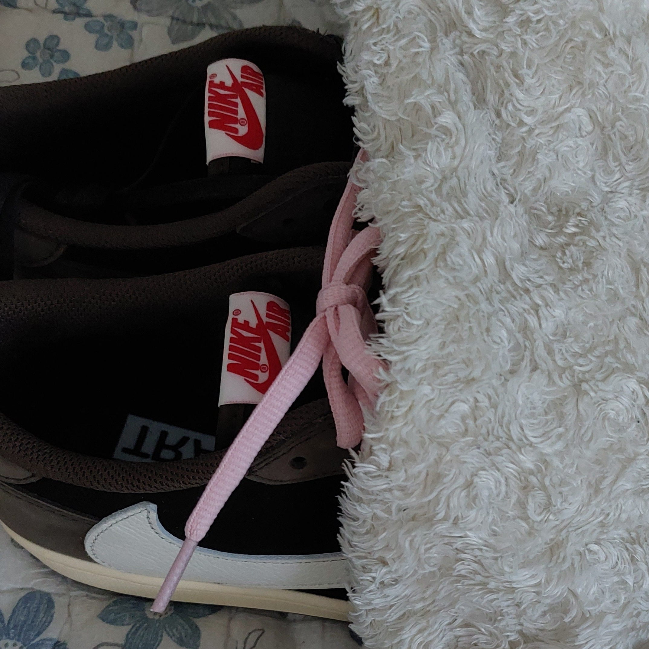 Jordan 1 x Travis Scott Retro Low OG SP Mocha 착용 스타일