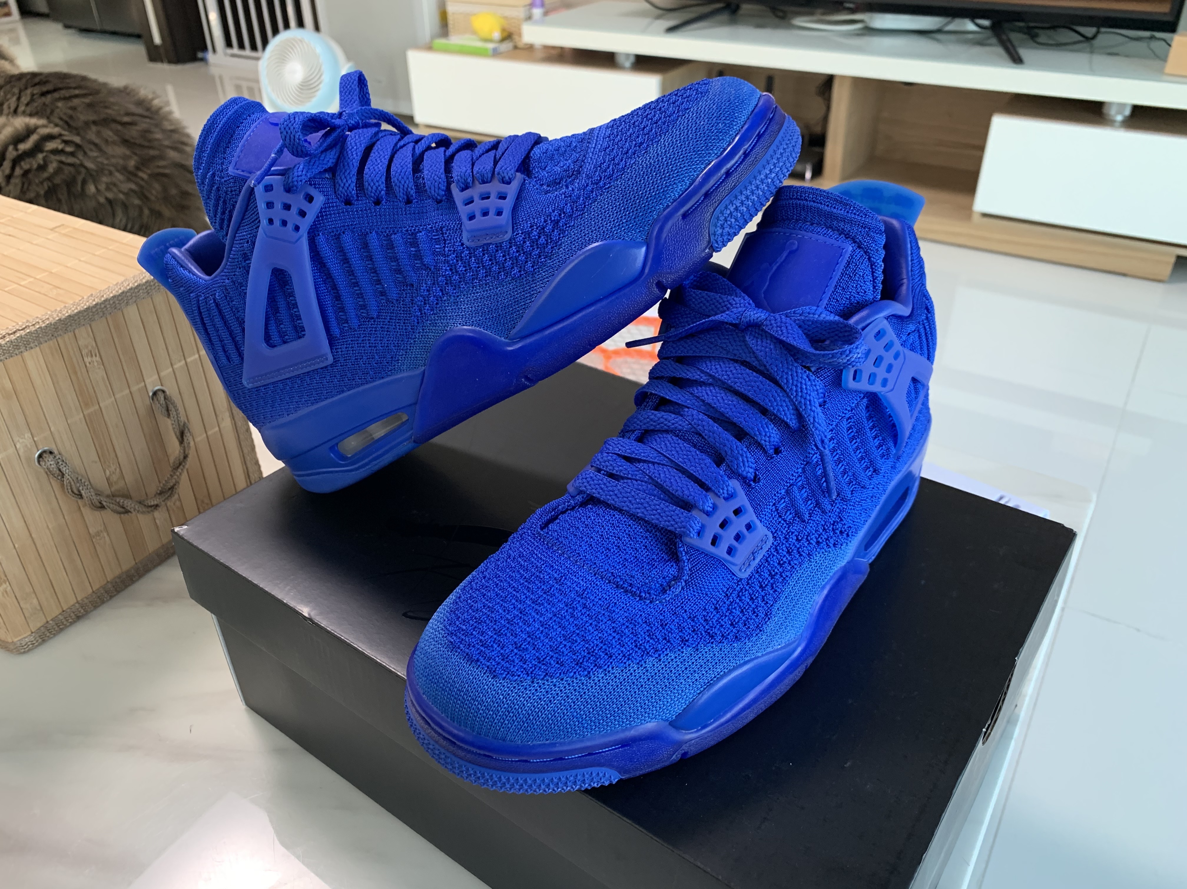Jordan 4 Retro Flyknit Royal 착용 스타일 - 1
