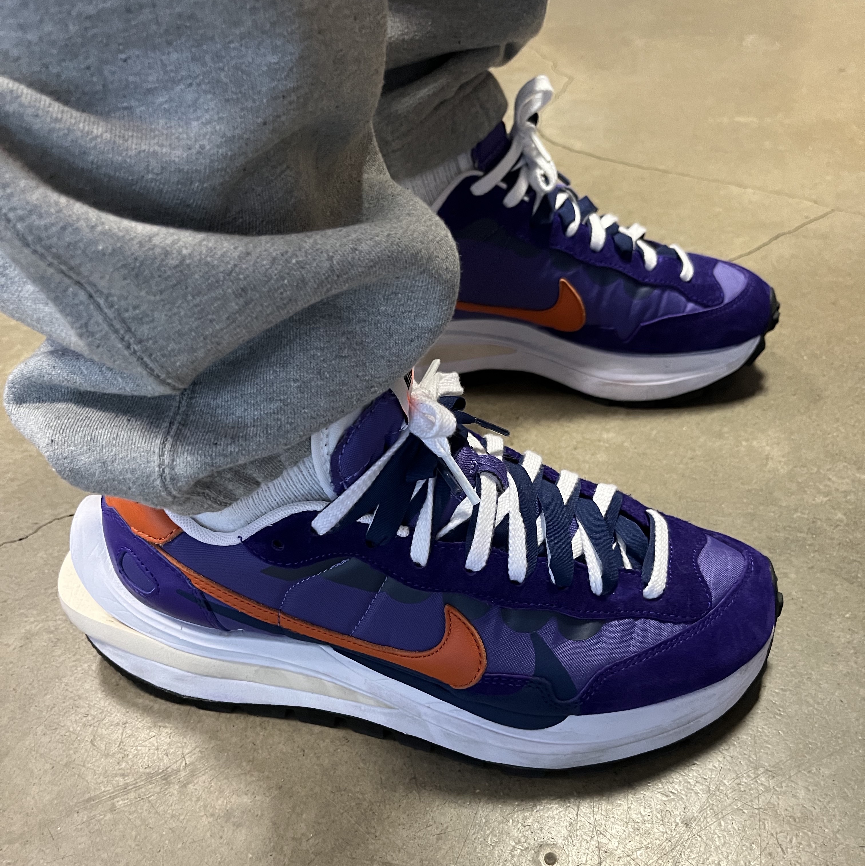 Nike x Sacai VaporWaffle Dark Iris 착용 스타일