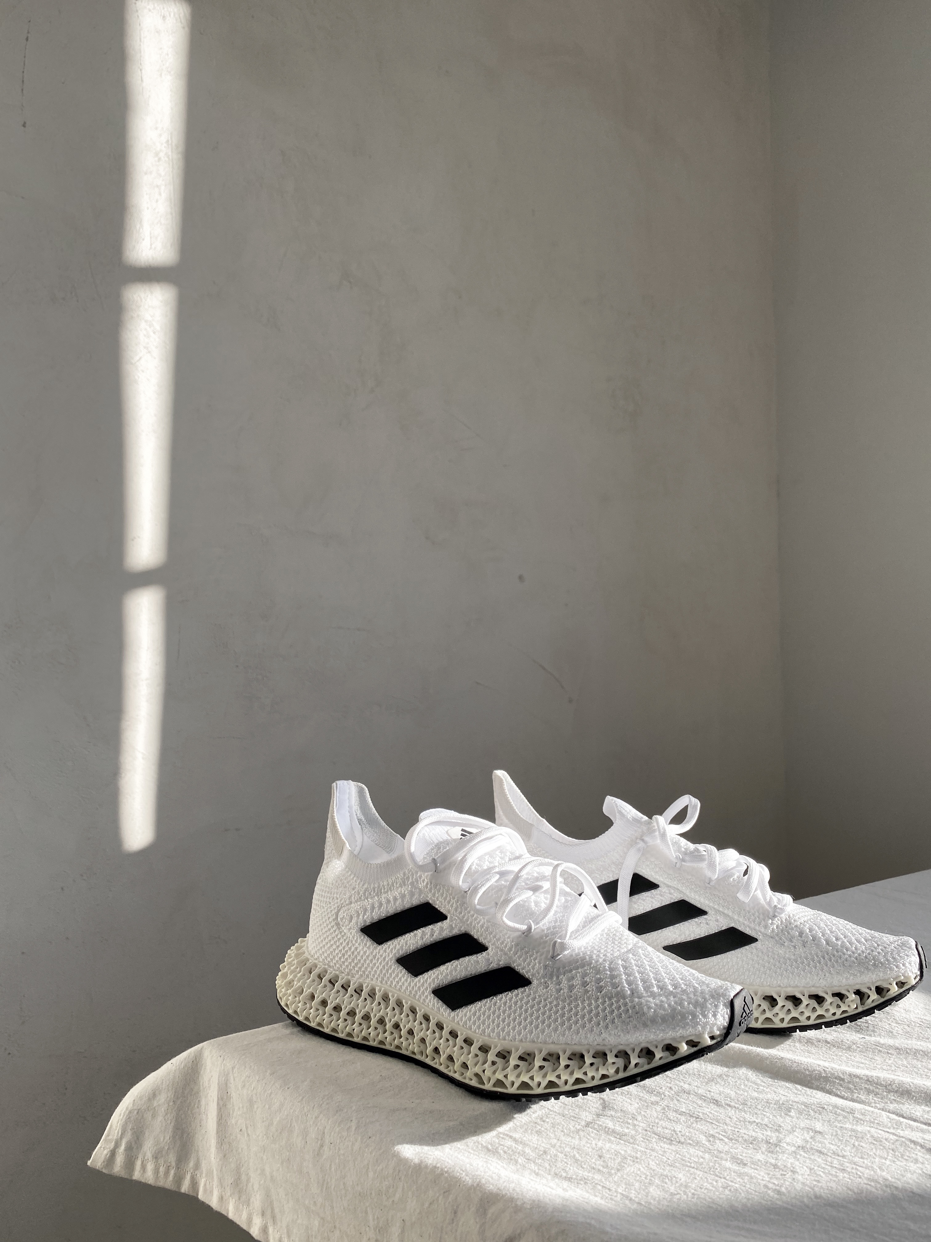 Adidas 4DFWD White Black, Essentials Volley Shorts Moss - 20SS 착용 스타일 - 3