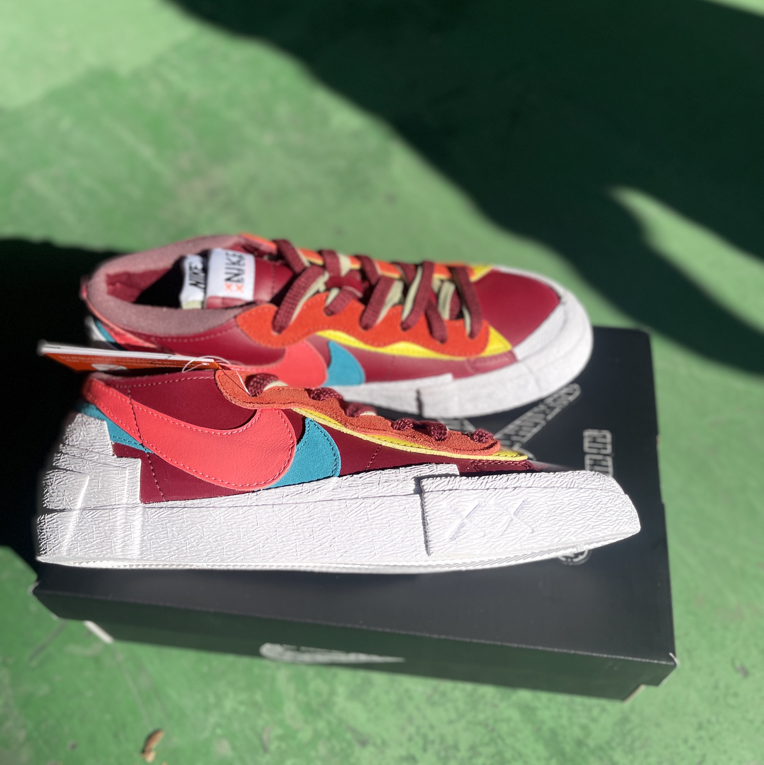 Nike x Sacai x Kaws Blazer Low Team Red 착용 스타일 - 2