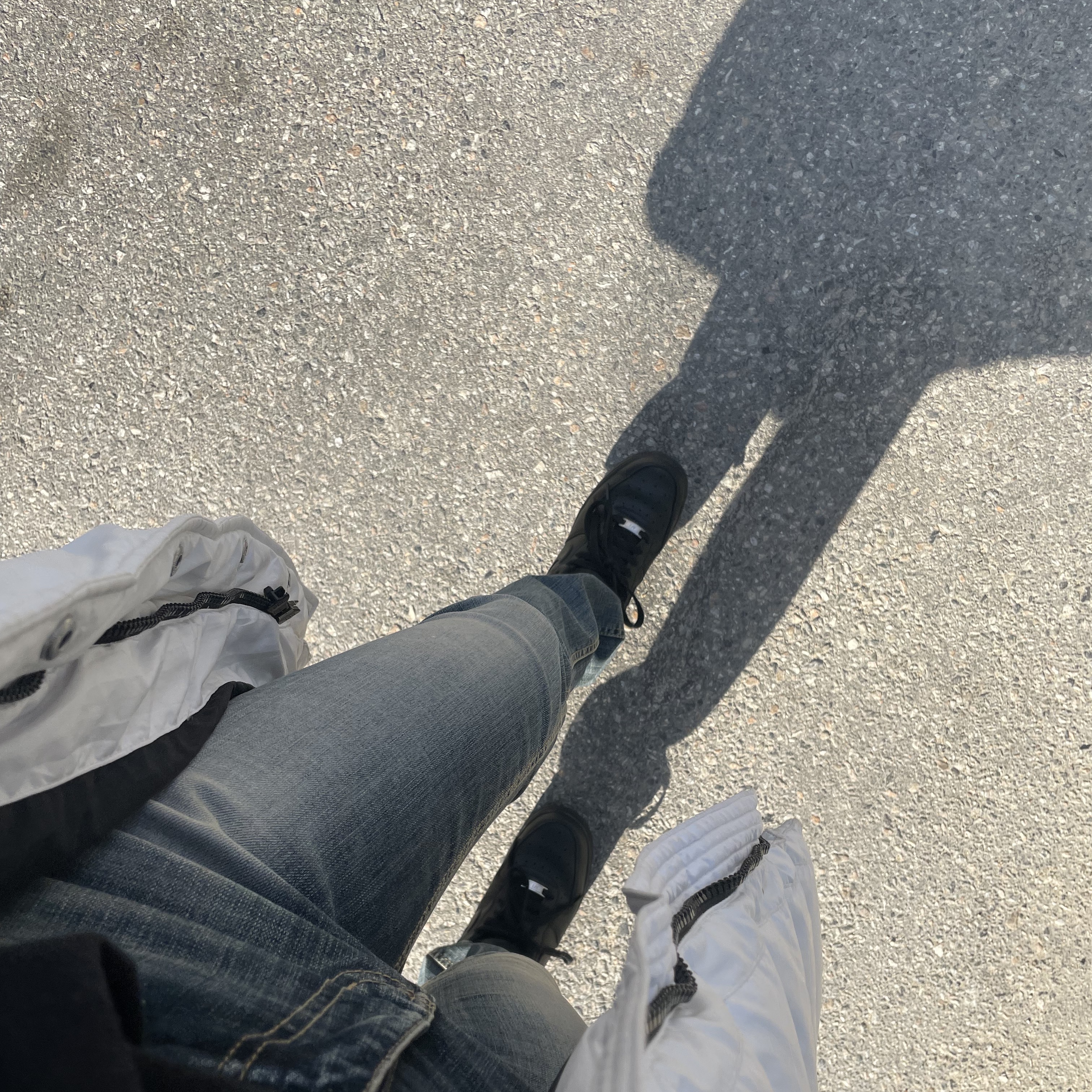 Nike Air Force 1 '07 Low Triple Black 착용 스타일