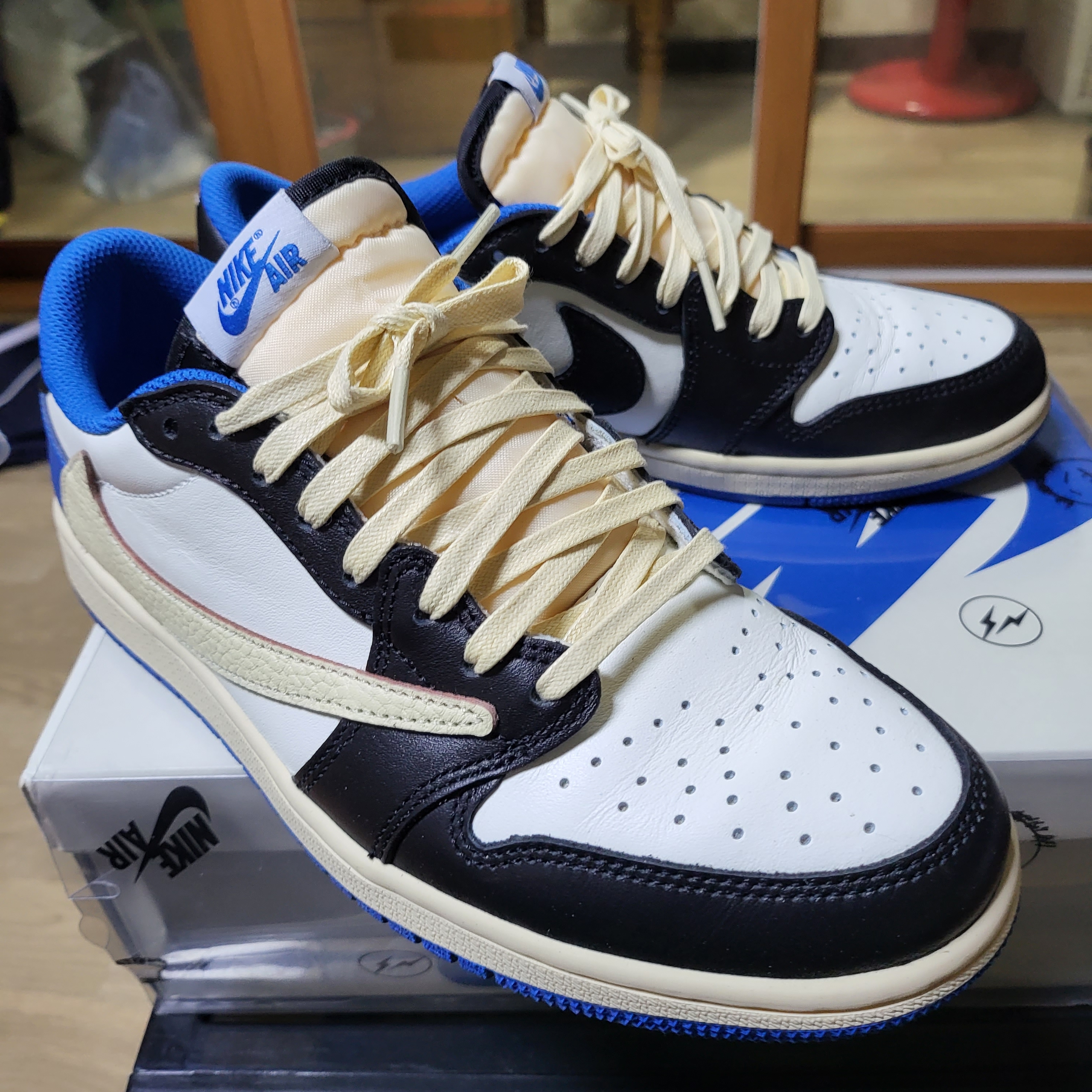 Jordan 1 x Travis Scott x Fragment Retro Low OG SP Military Blue, Jordan 1 x Travis Scott Retro Low OG SP Mocha 착용 스타일 - 5