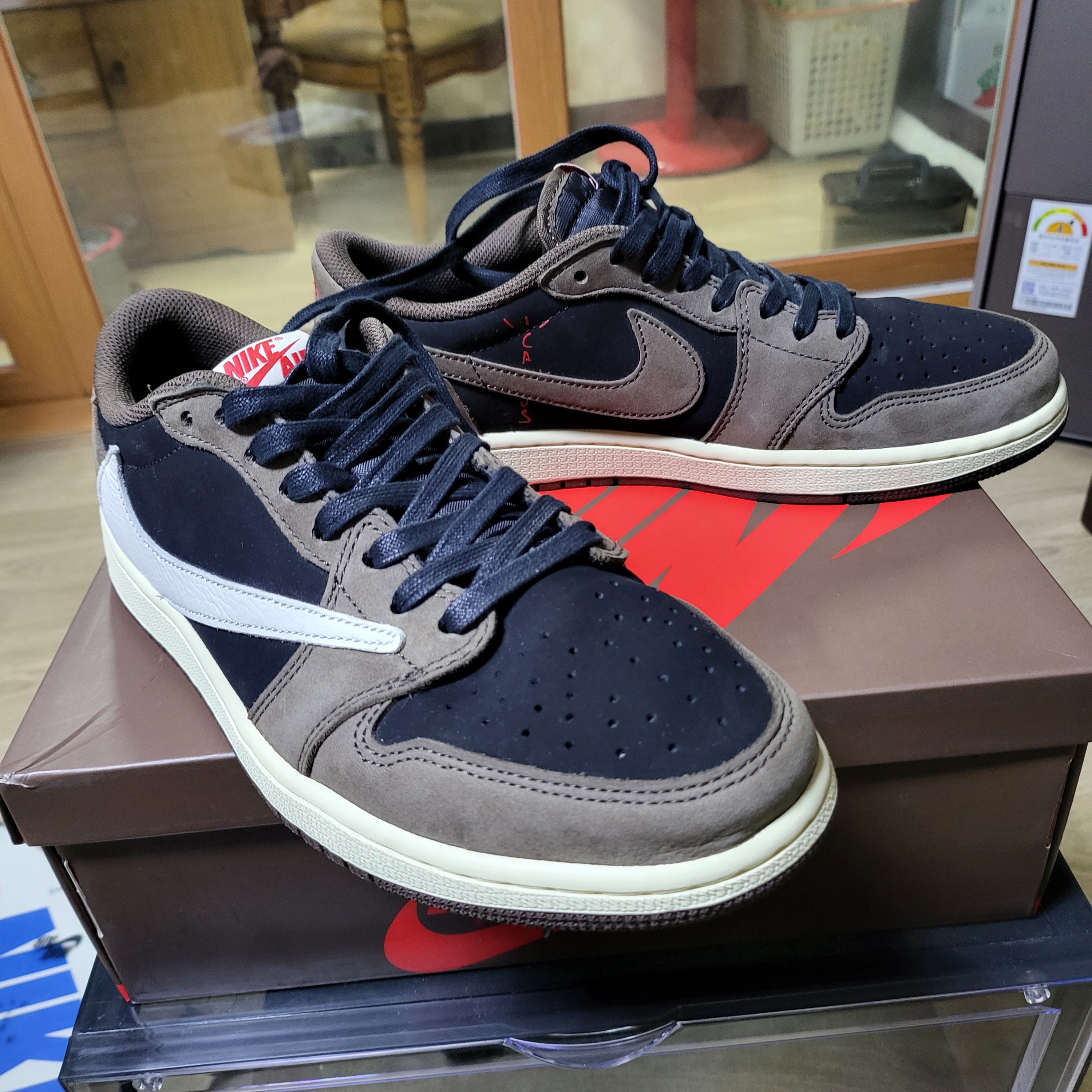 Jordan 1 x Travis Scott x Fragment Retro Low OG SP Military Blue, Jordan 1 x Travis Scott Retro Low OG SP Mocha 착용 스타일 - 3