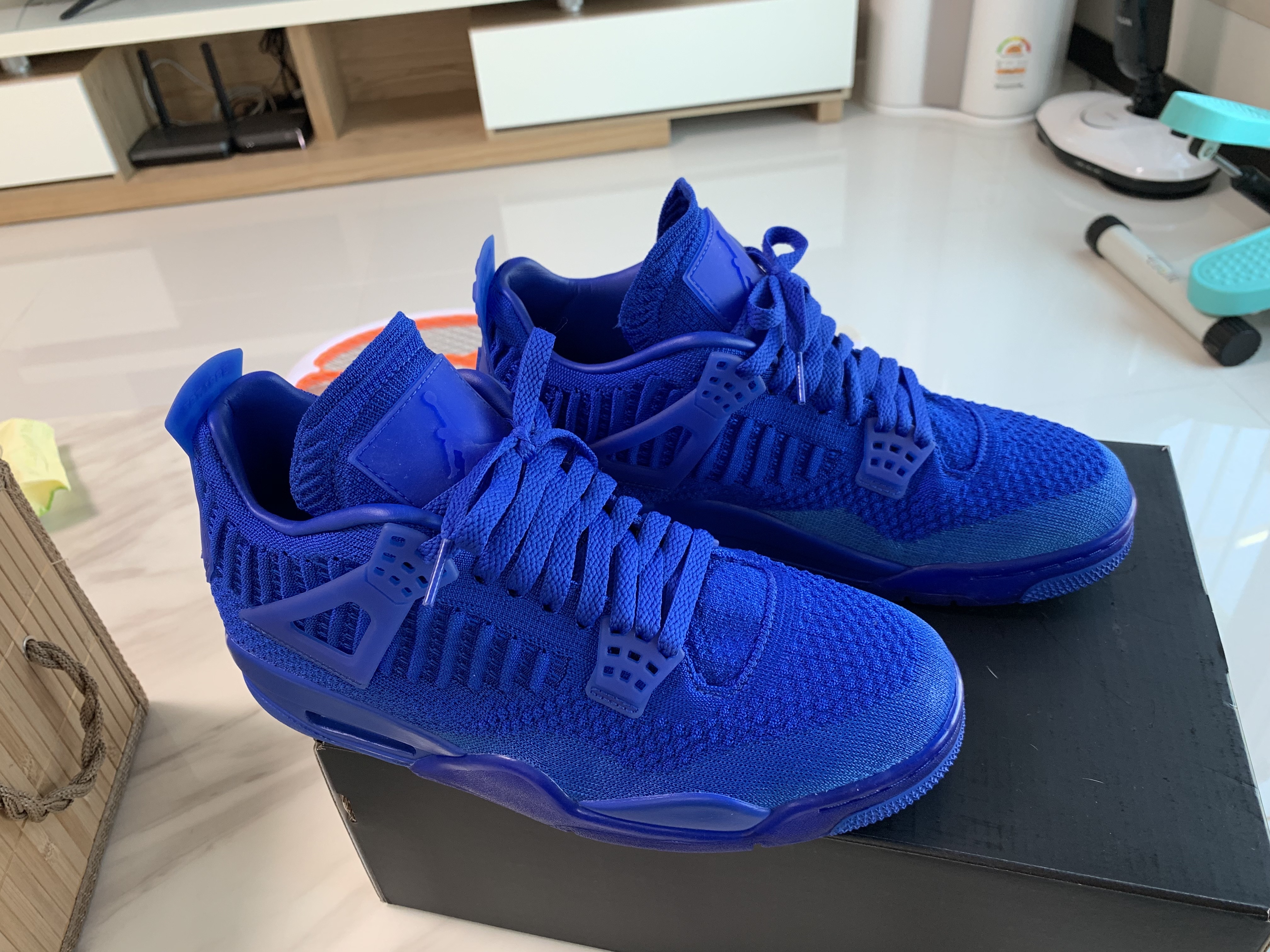 Jordan 4 Retro Flyknit Royal 착용 스타일 - 3