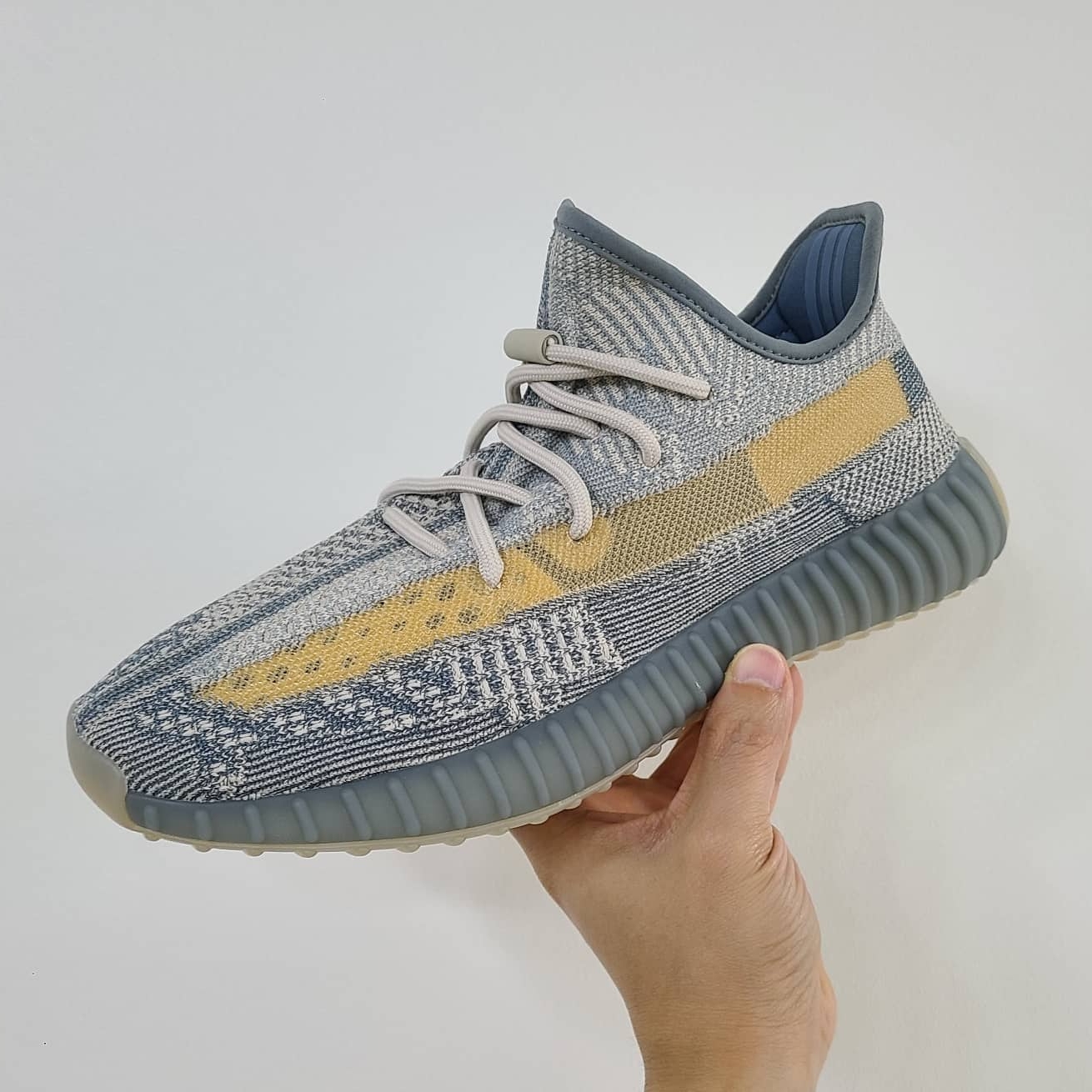 Adidas Yeezy Boost 350 V2 Israfil 착용 스타일 - 1