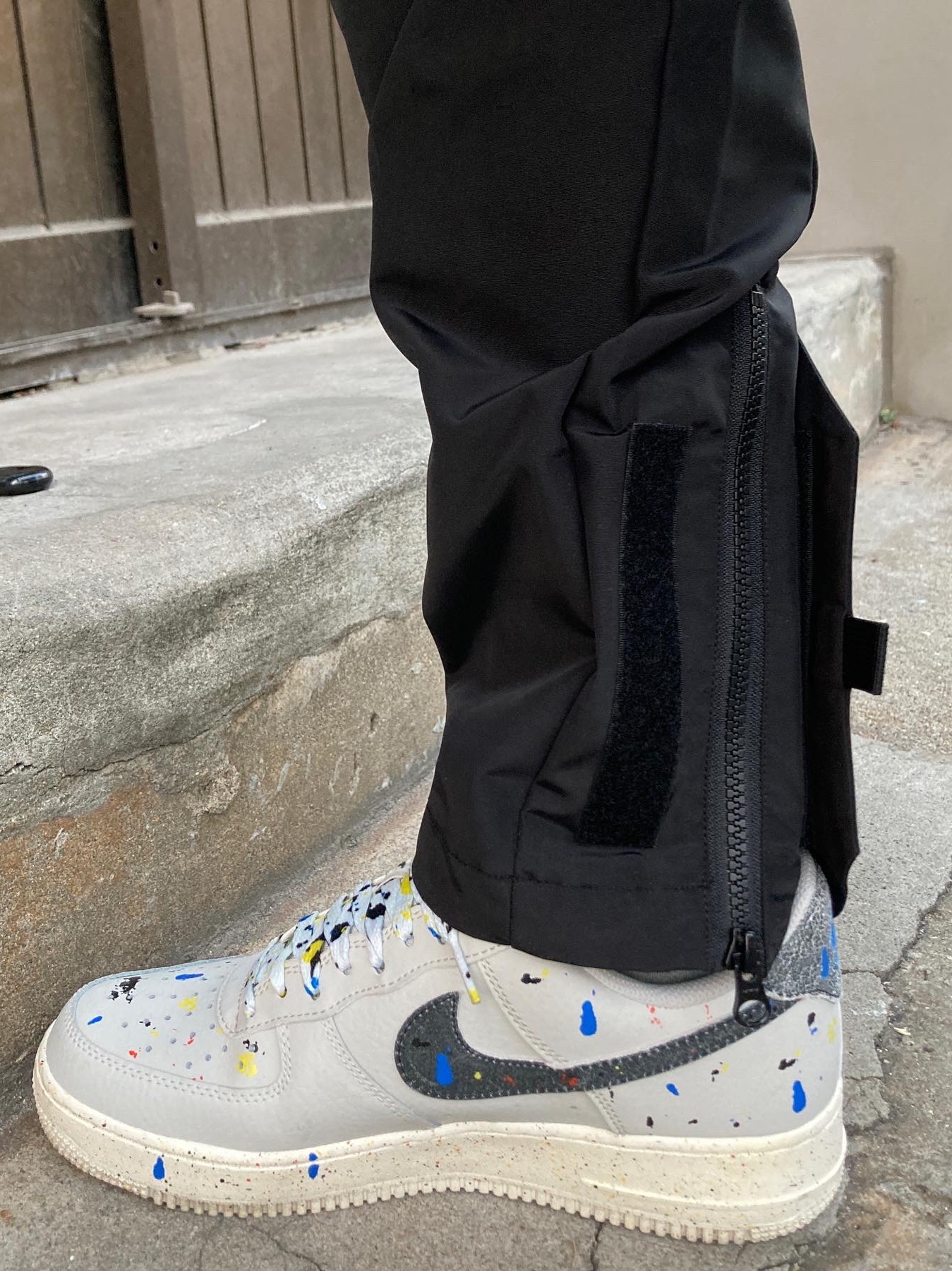 Nike Air Force 1 '07 LV8 Paint Splatter Light Bone 착용 스타일 - 4