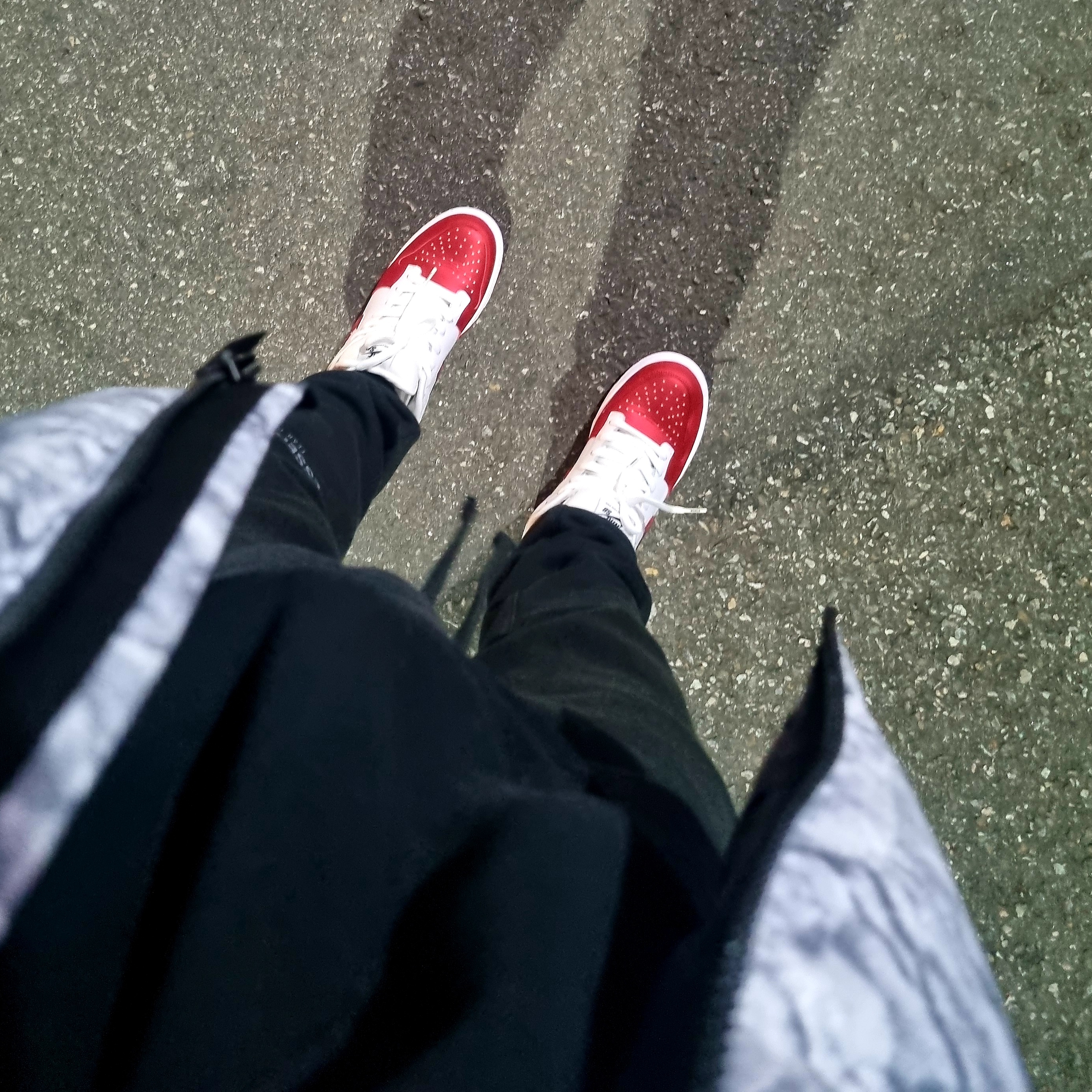 Nike x Supreme SB Dunk Low Jewel Swoosh Red, Essentials Sweatpants Dark Slate/Black 2020 착용 스타일