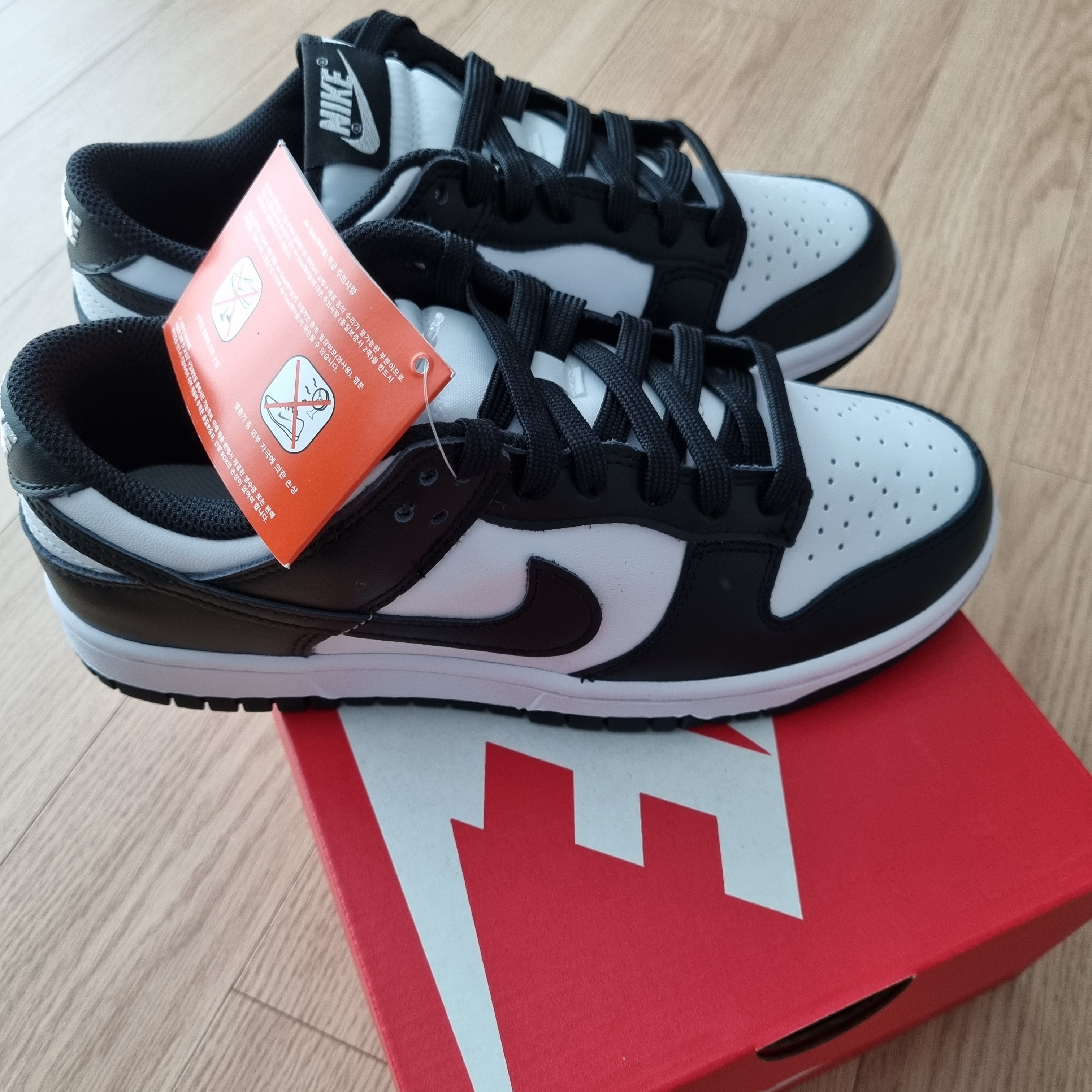 (W) Nike Dunk Low Black 착용 스타일 - 2