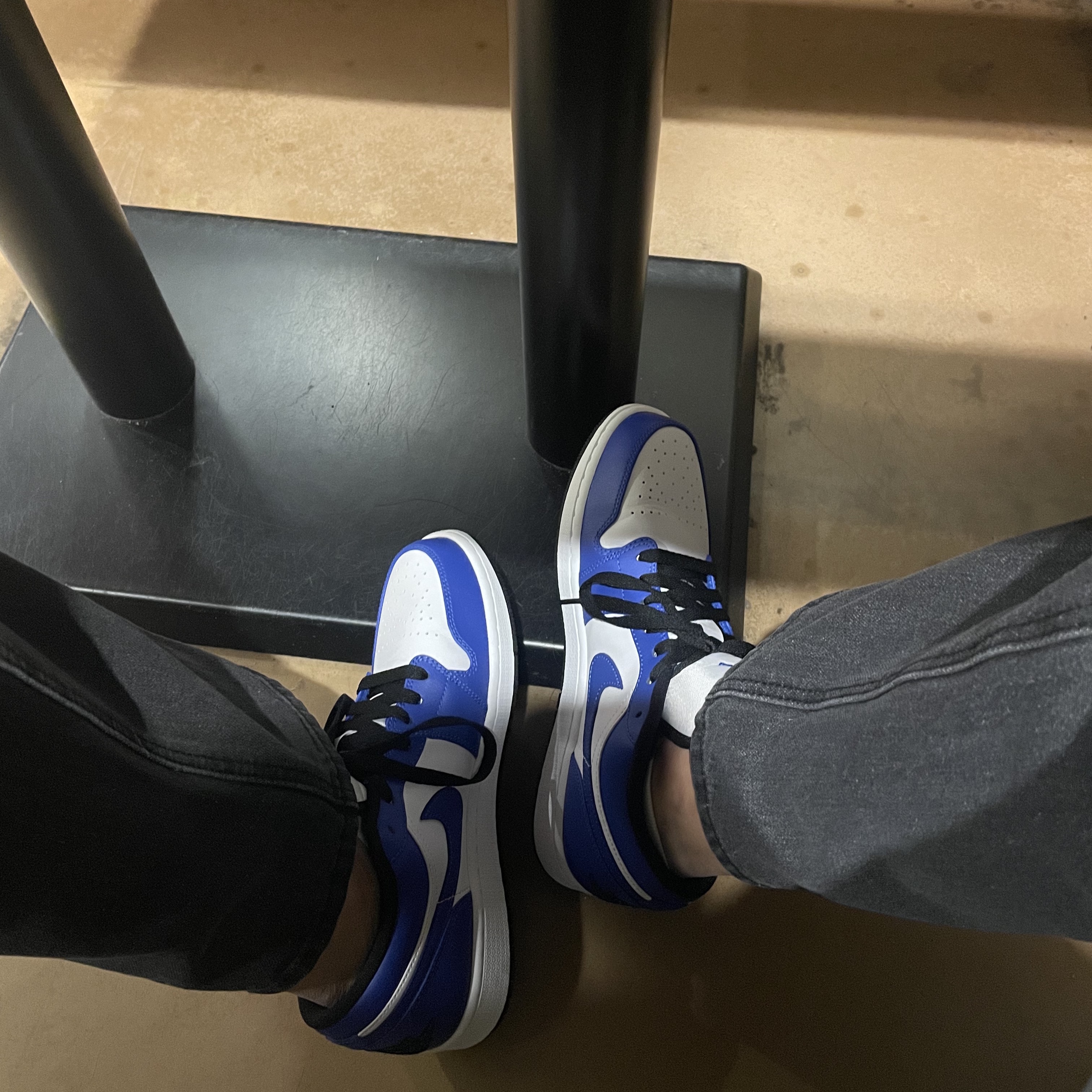 Jordan 1 Low Hyper Royal 착용 스타일
