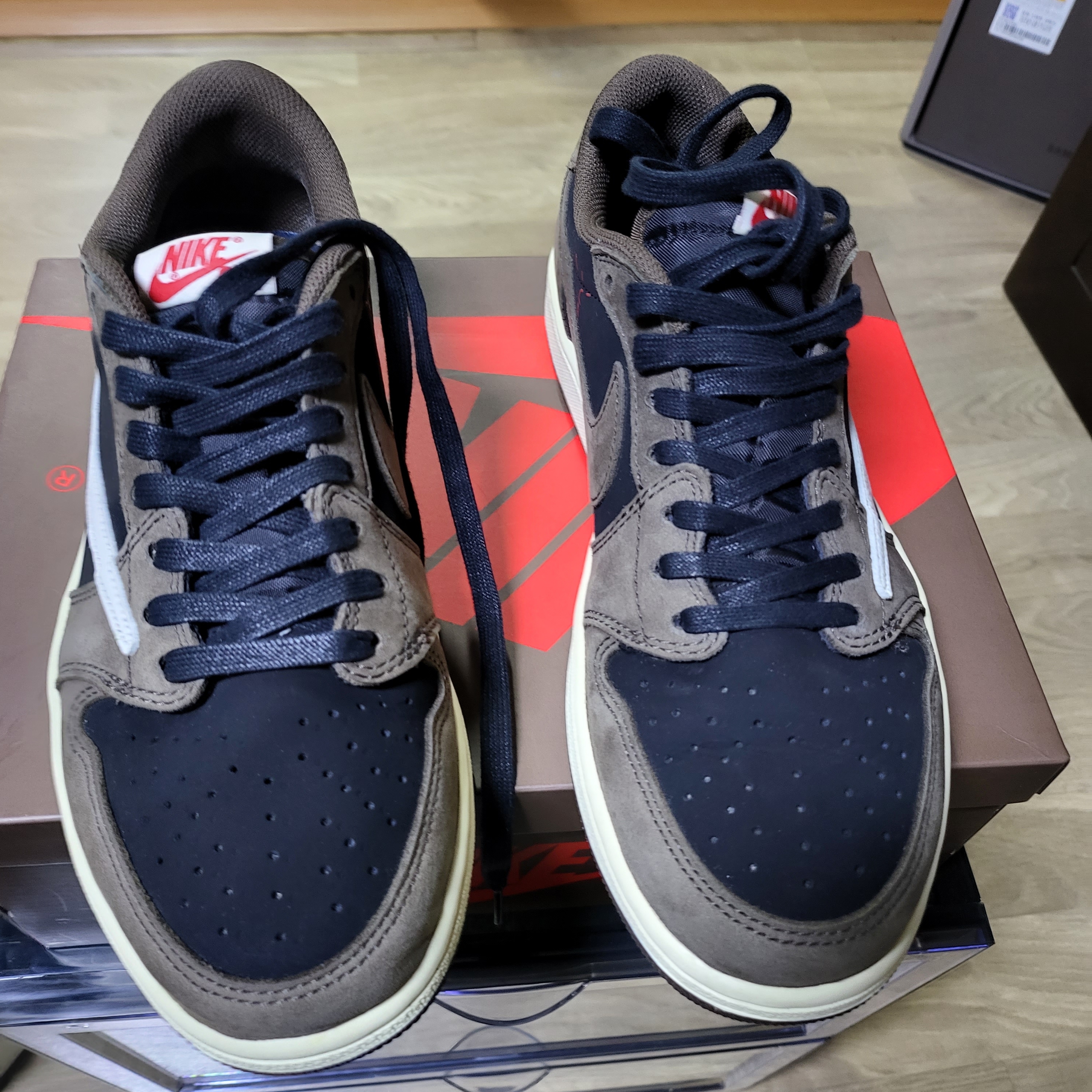 Jordan 1 x Travis Scott x Fragment Retro Low OG SP Military Blue, Jordan 1 x Travis Scott Retro Low OG SP Mocha 착용 스타일 - 2