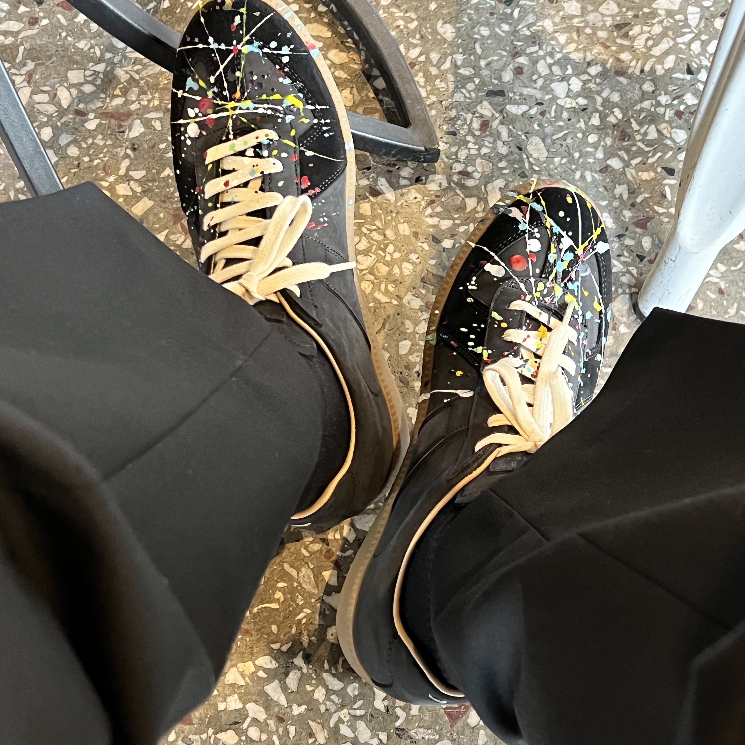 Maison Margiela Replica Paint Drop Sneakers Black 착용 스타일 - 1