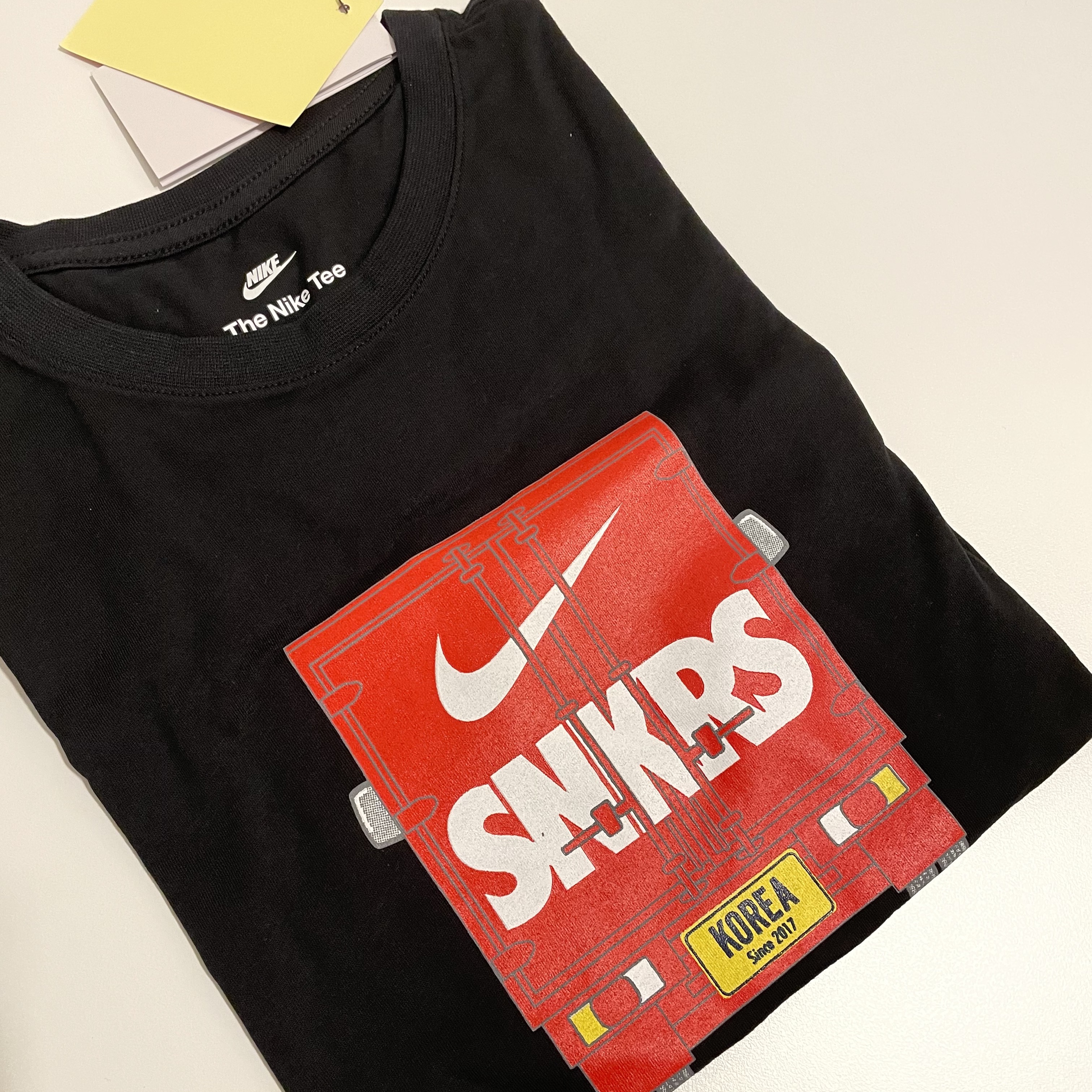 Nike SNKRS 4th Anniversary Members Only T-Shirt Black (CZ6366-010) 착용 스타일