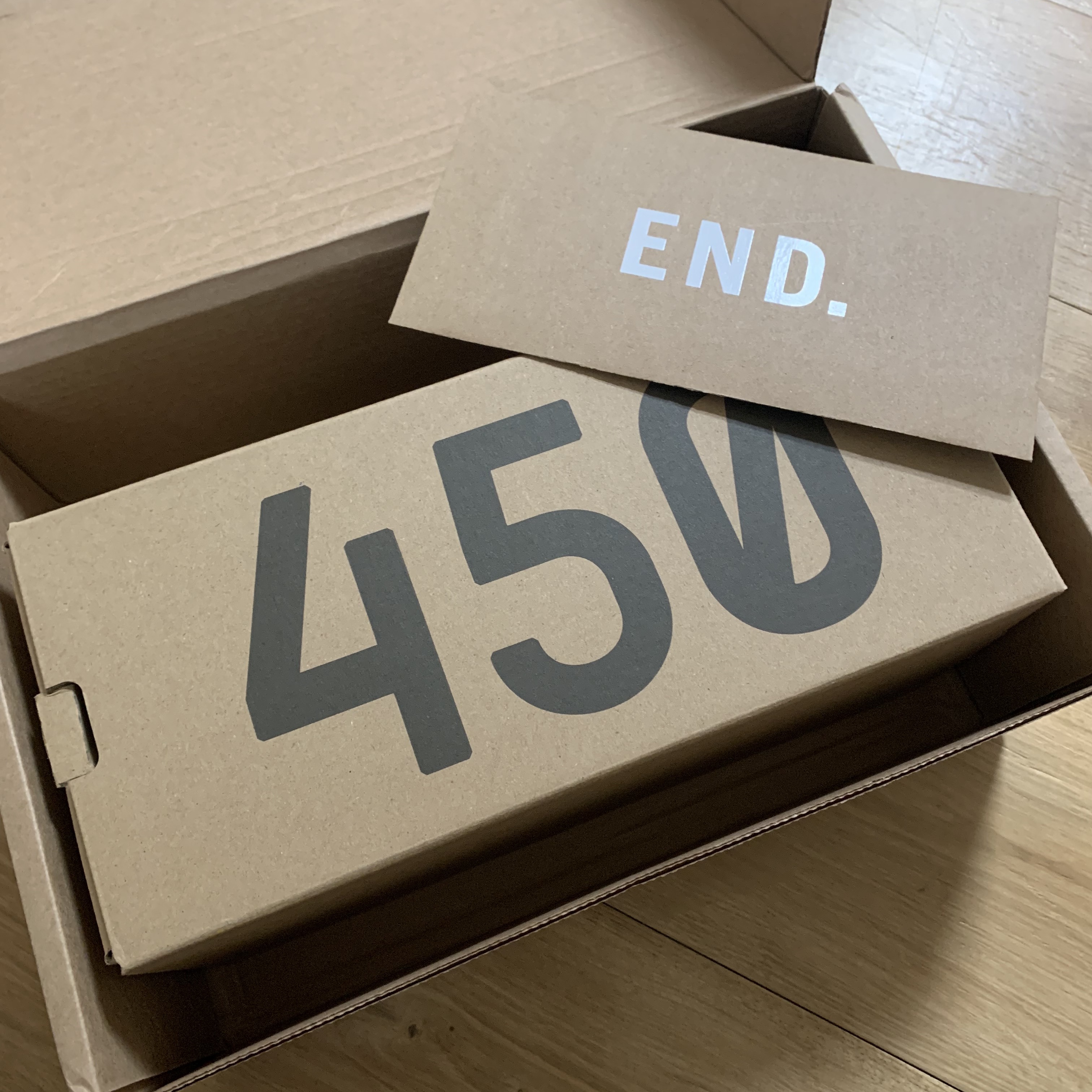 Adidas Yeezy 450 Cloud White 착용 스타일 - 1
