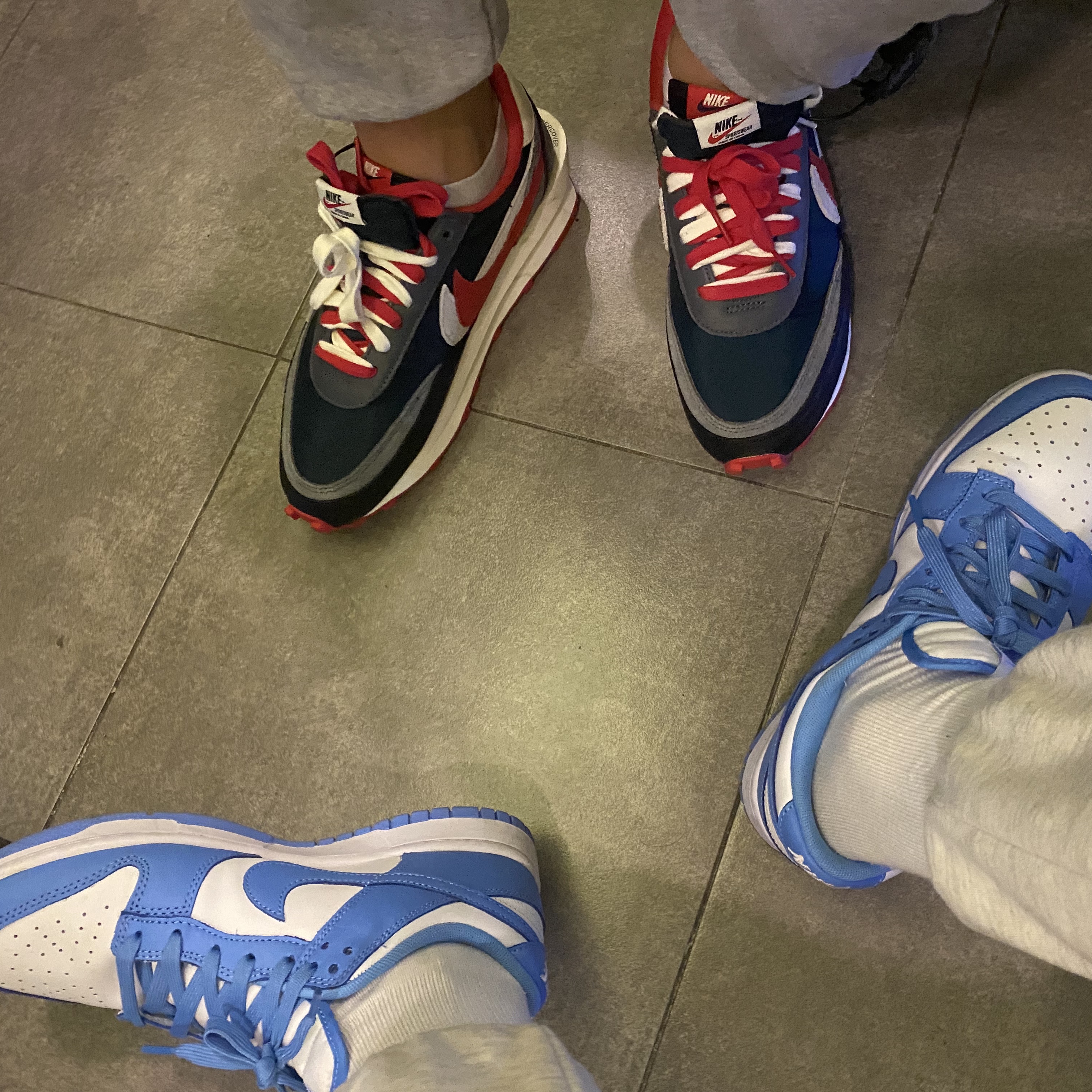 Nike Dunk Low Retro University Blue, Nike x Sacai x Undercover LDWaffle Midnight Spruce University Red 착용 스타일