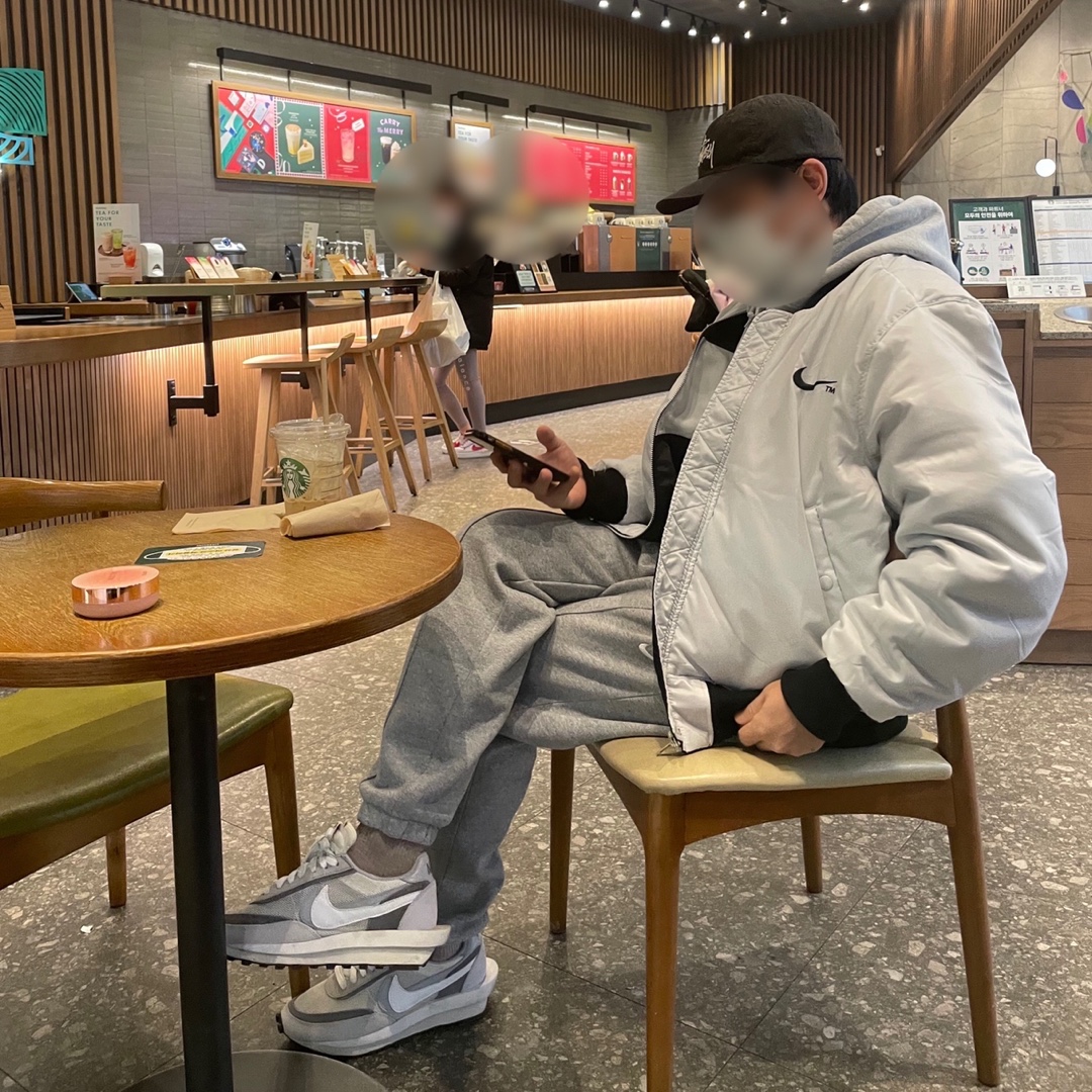 Nike NSW Swoosh Therma-Fit Bomber Black - Asia, Nike x Sacai x Fragment LDWaffle Light Smoke Grey 착용 스타일 - 3