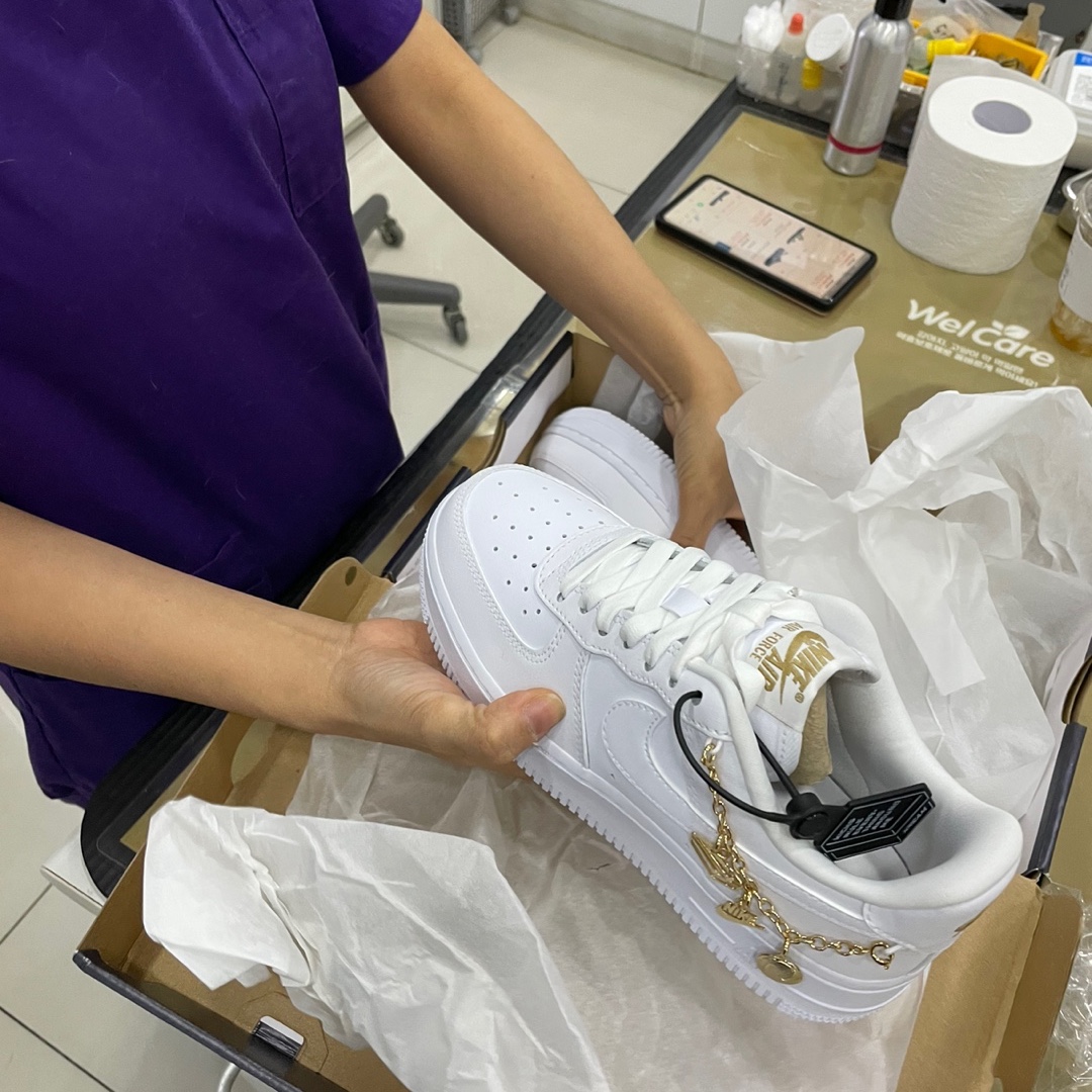 (W) Nike Air Force 1 '07 LX White Pendant 착용 스타일