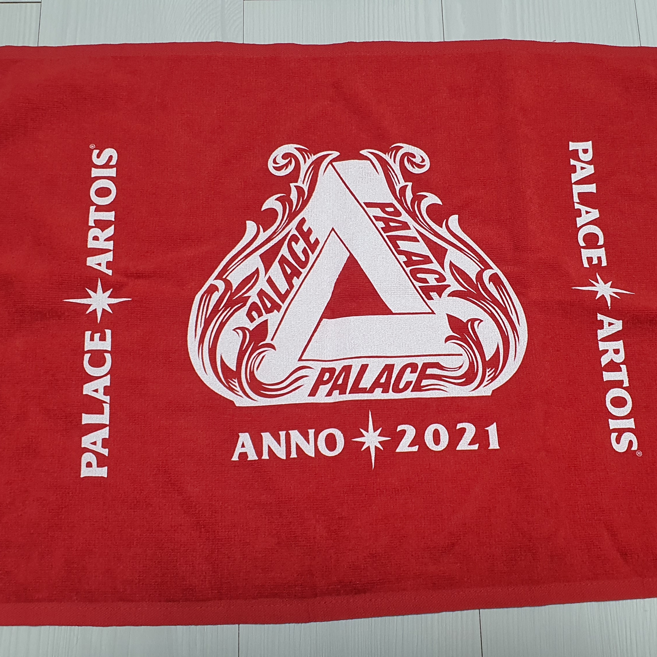 Palace x Stella Artois Bar Towel Red - 21FW 착용 스타일