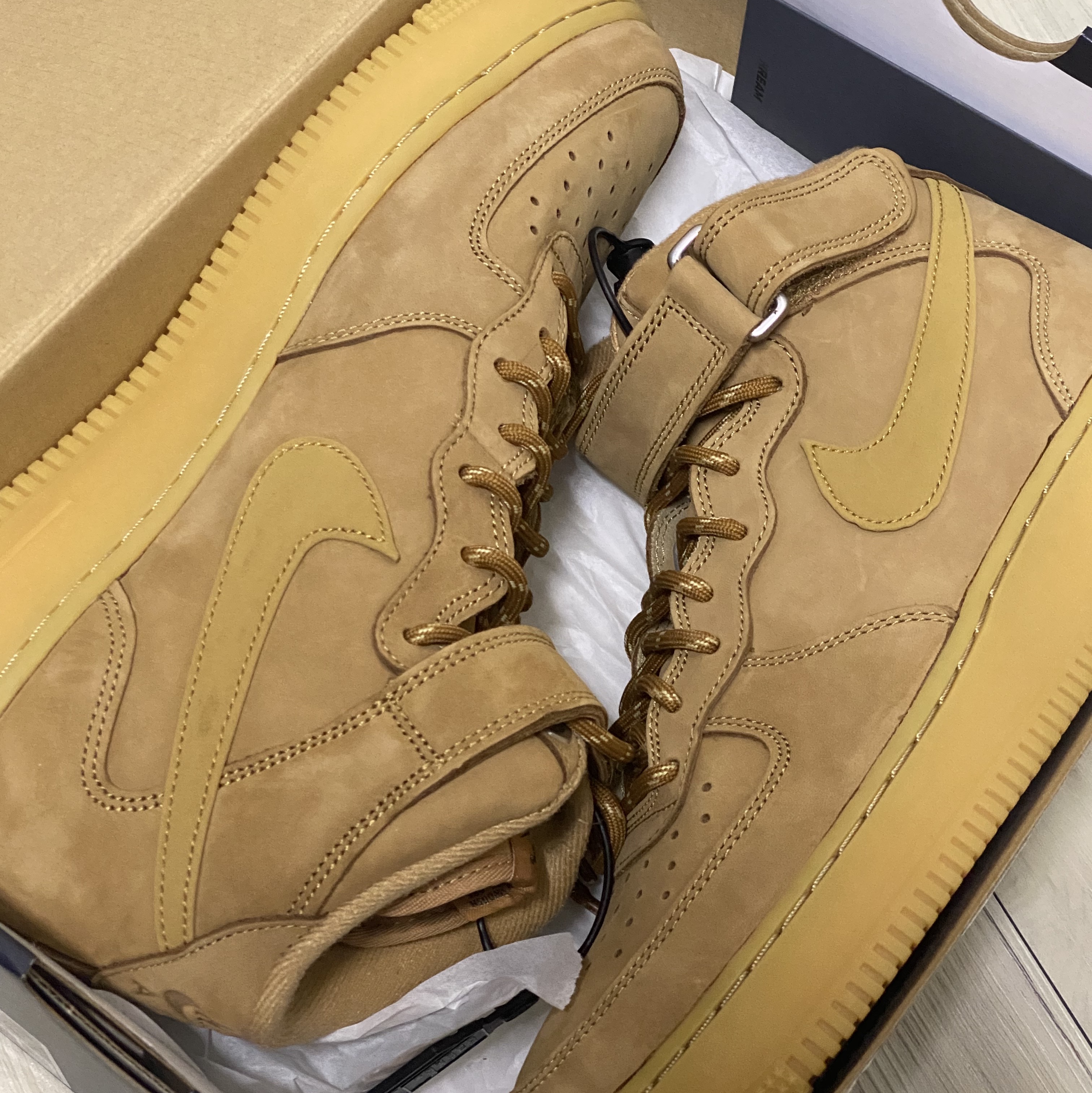 Nike Air Force 1 Mid '07 WB Flax 착용 스타일