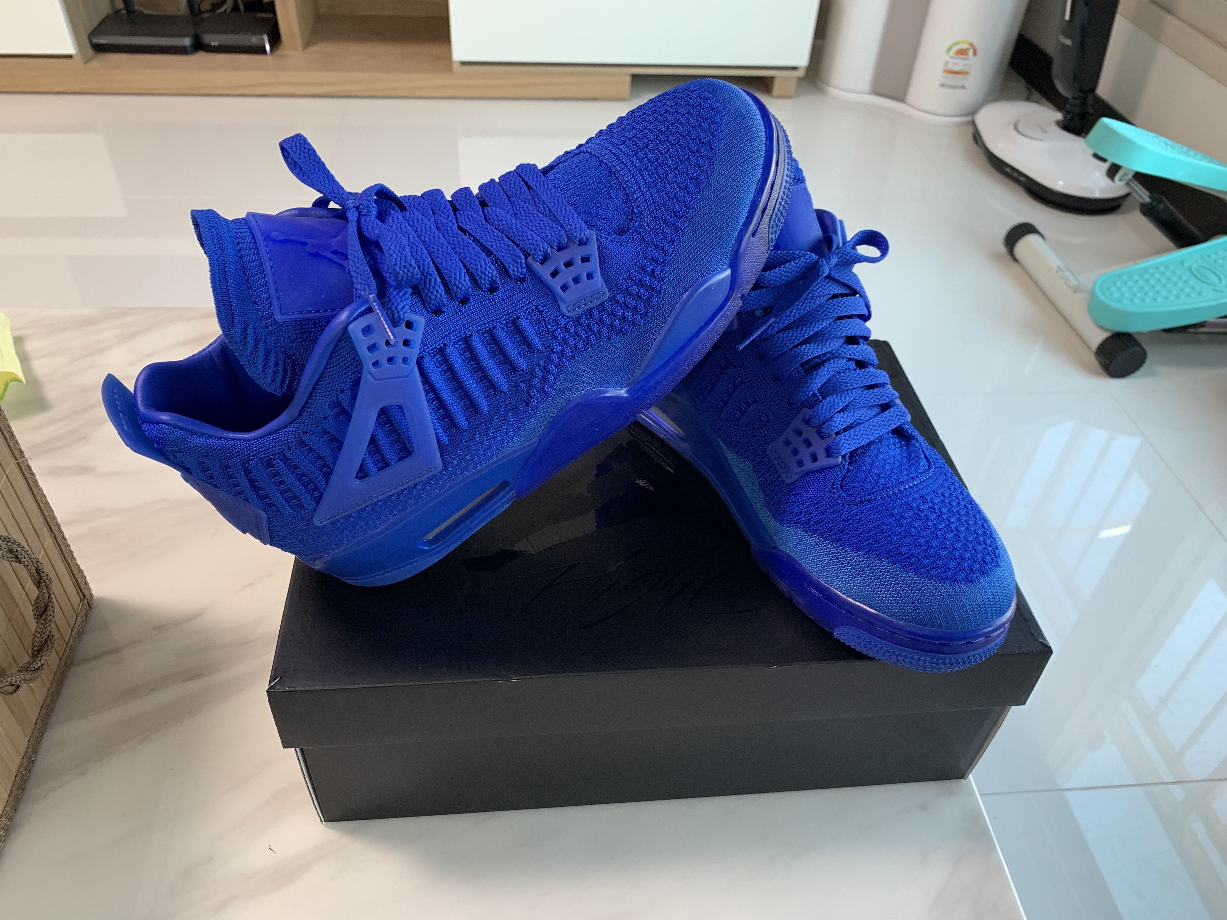 Jordan 4 Retro Flyknit Royal 착용 스타일 - 5