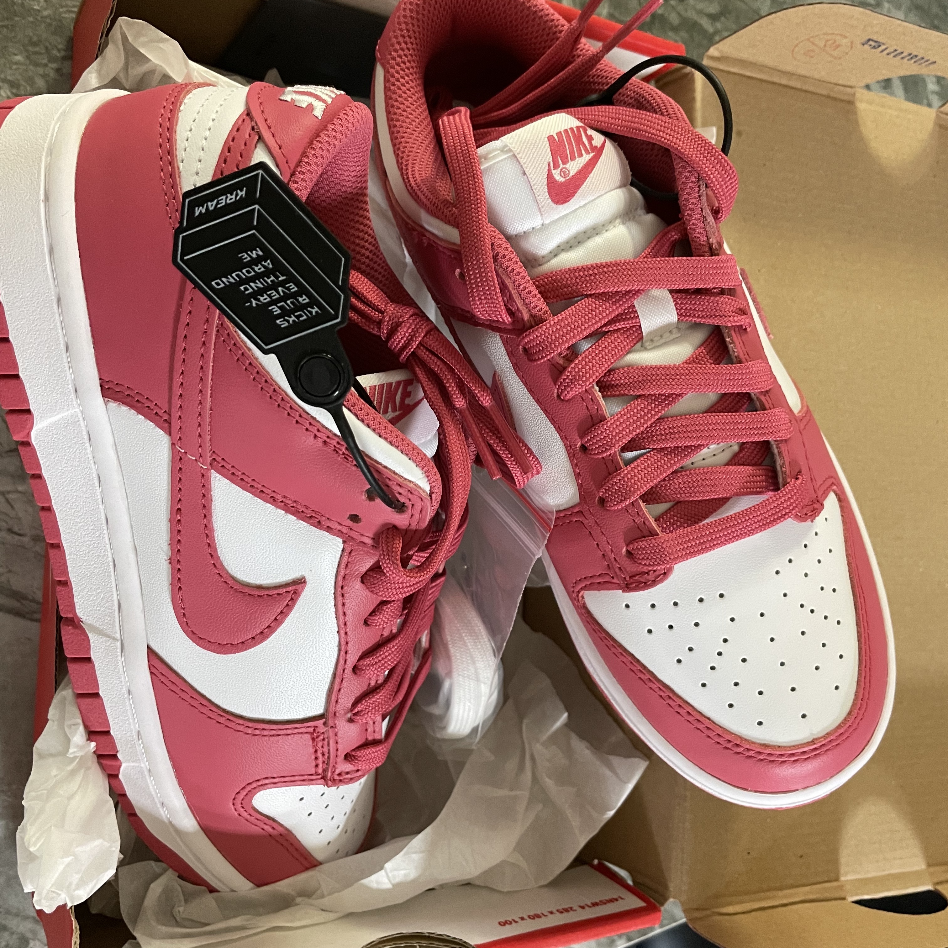 (W) Nike Dunk Low Archeo Pink 착용 스타일