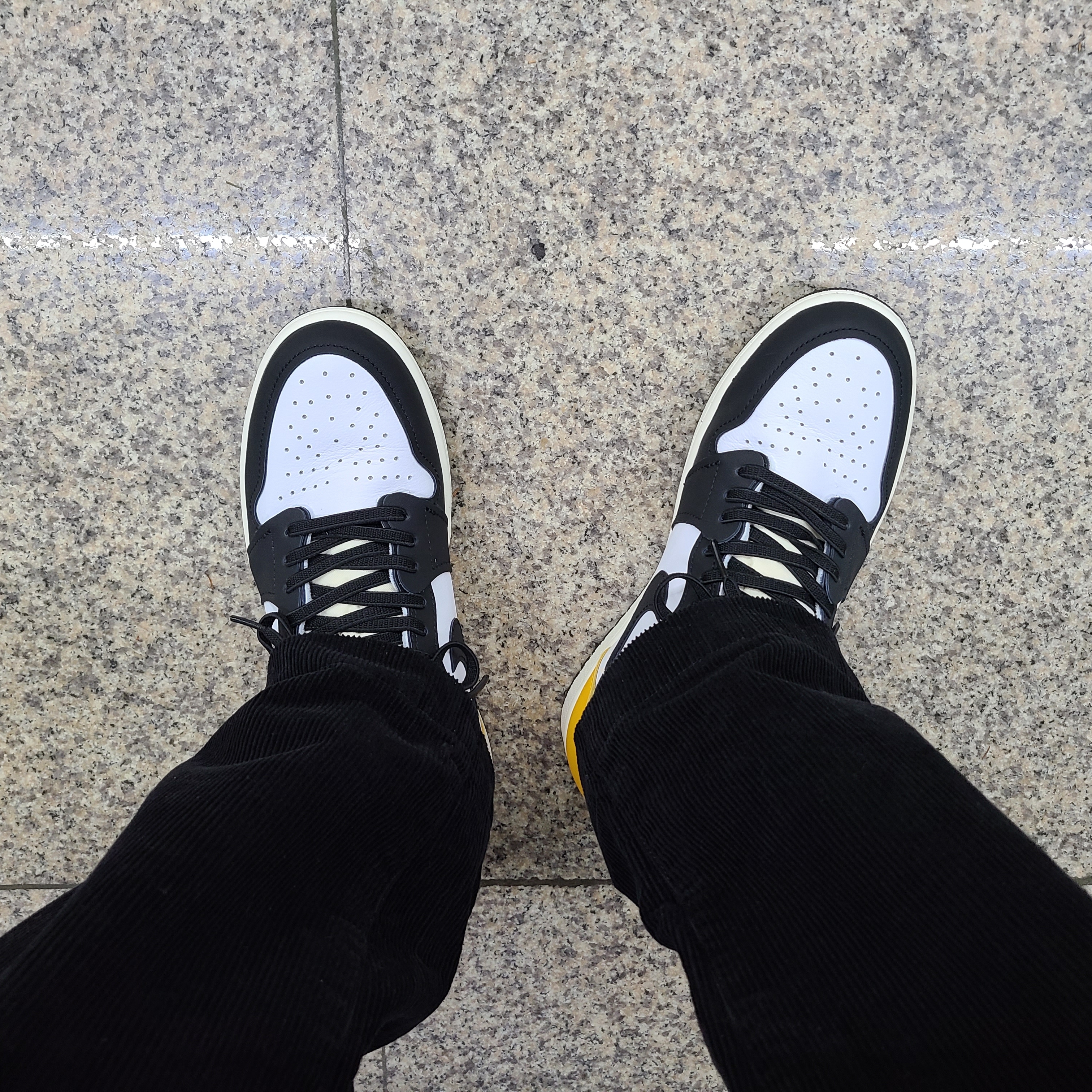 Jordan 1 Retro High OG Volt Gold 착용 스타일 - 1
