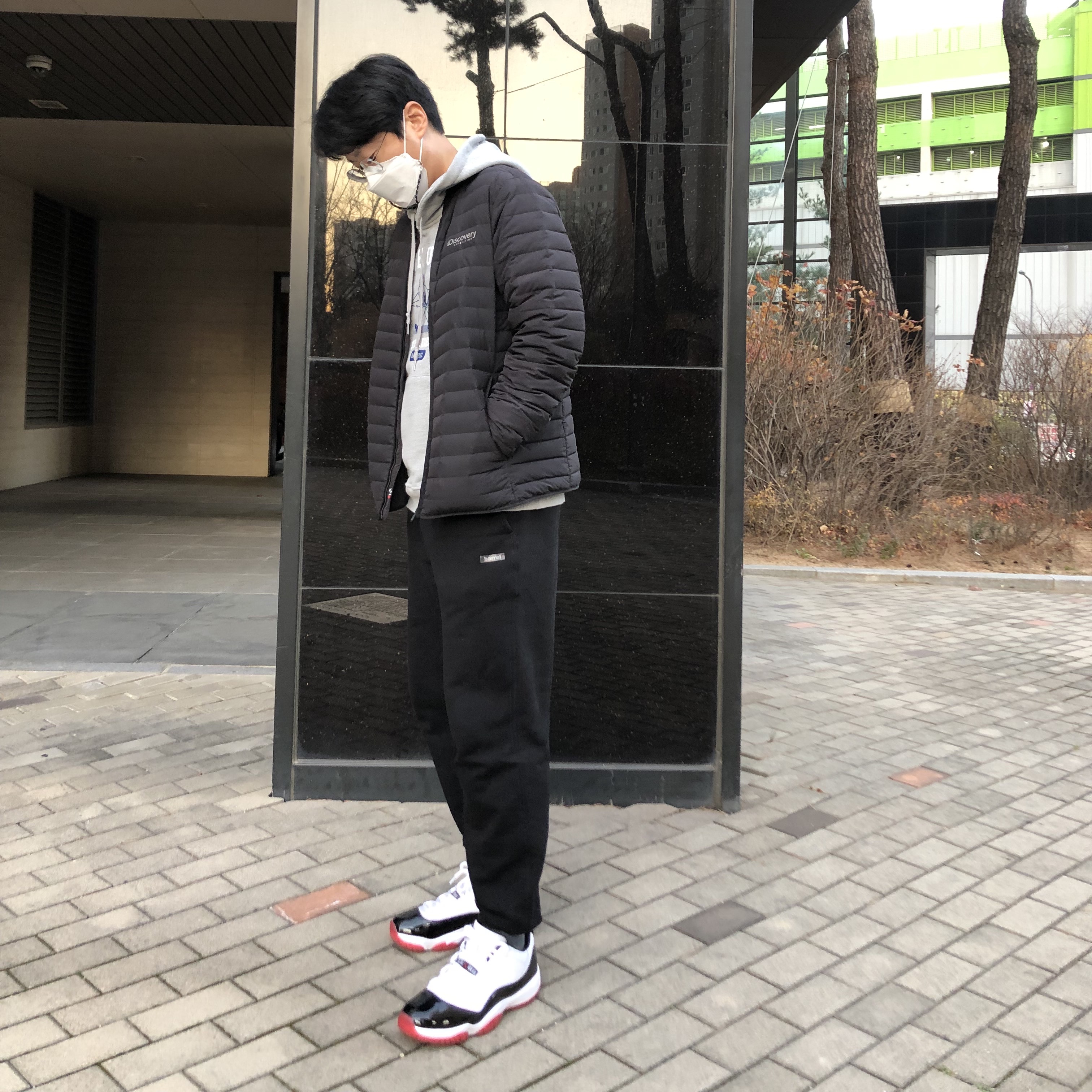 Jordan 11 Retro Low Concord Bred 착용 스타일 - 2